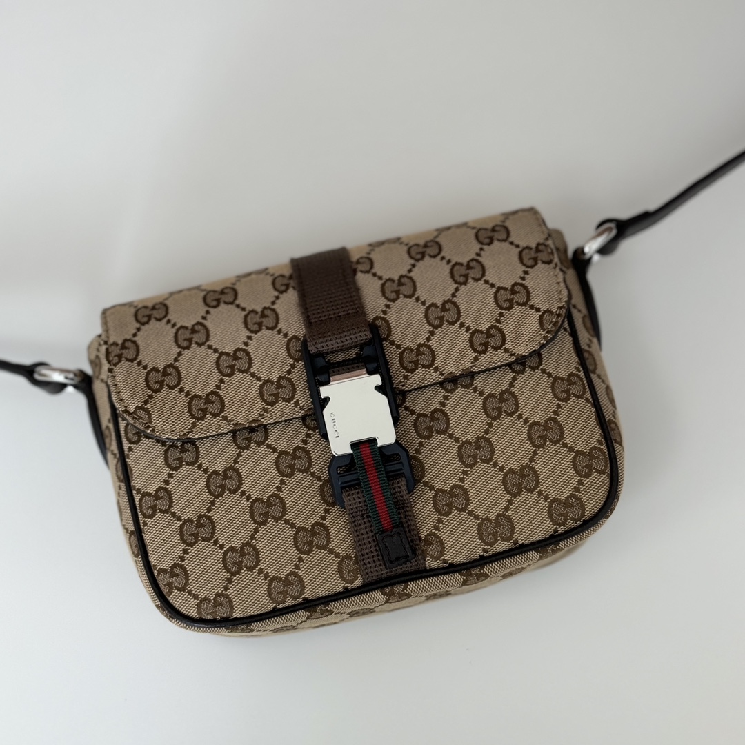 Gucci Style Beige Bag style reference detail image 5 from source 770094