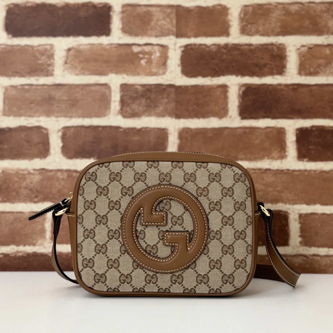 NO:213287,The quality of the counter, top-quality original goods, real-life photos!  Model number 820429 apricot cloth/brown leather, size width 21x height 15.5x side width 8cm, batch, GUCCI [original leather], gucci19860909专柜品质,顶级原单货,实物实拍！款号820429杏布/棕皮,尺寸宽21x高15.5x侧宽8cm,批,GUCCI【原厂皮】,gucci,Bag