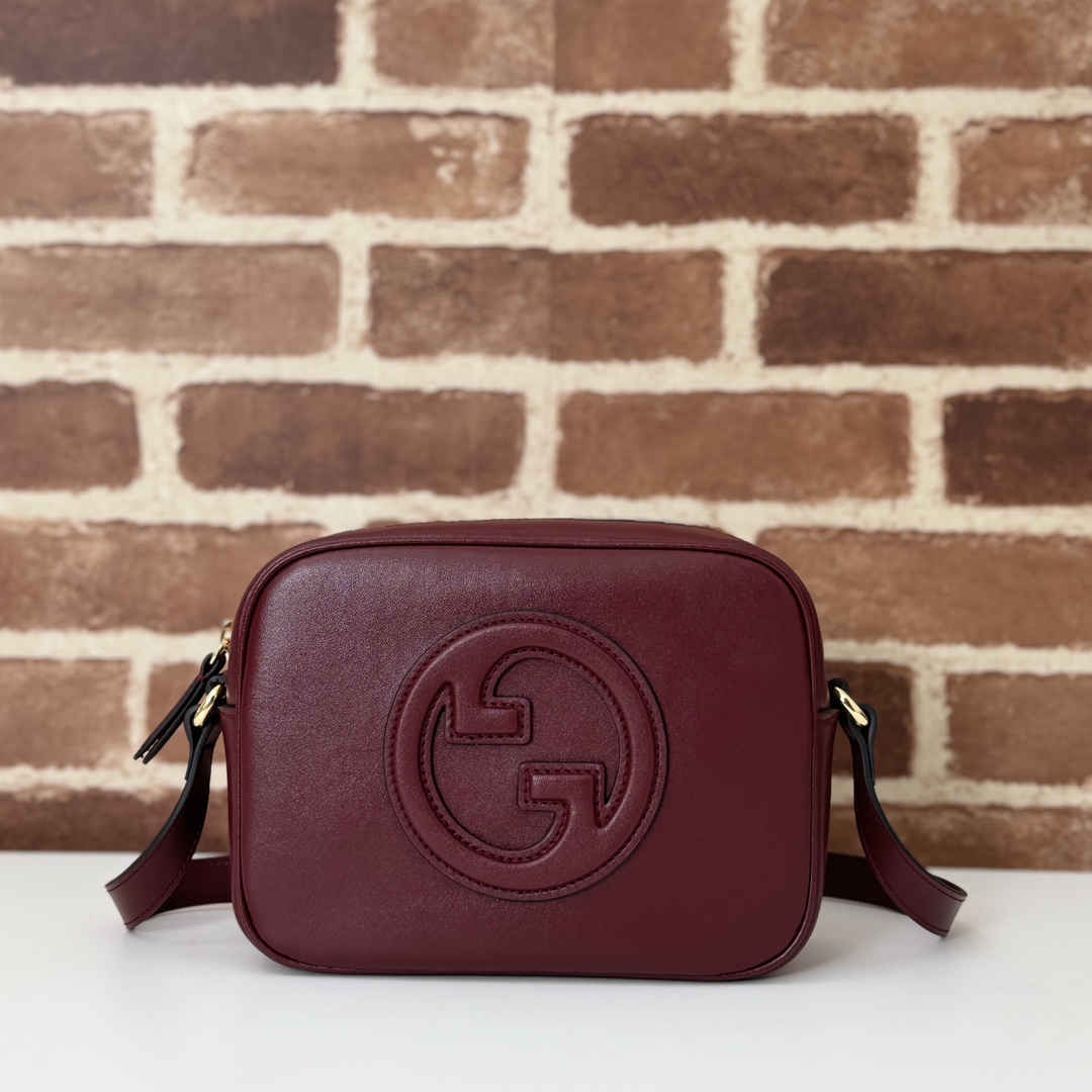 NO:213279,The quality of the counter, top-quality original goods, real-life photos!  Model number 820429 Encore Red, size width 21x height 15.5x side width 8cm, batch, GUCCI [original leather], gucci19860909专柜品质,顶级原单货,实物实拍！款号820429安可拉红,尺寸宽21x高15.5x侧宽8cm,批,GUCCI【原厂皮】,gucci,Bag