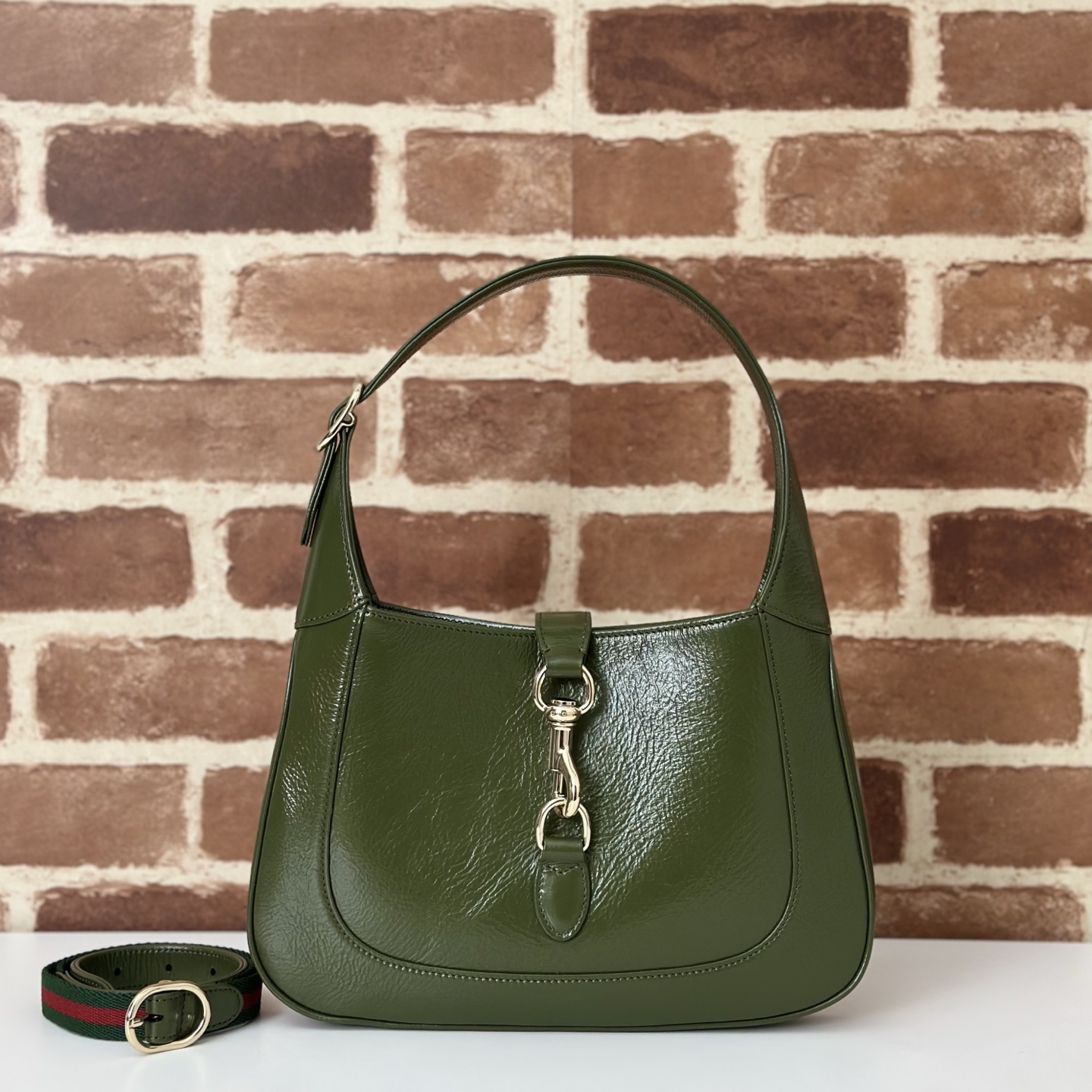 NO:213160,The quality of the counter, top-quality original goods, real-life photos!  782849 dark green patent leather, size width 27.5x height 19x side width 4cm, batch, GUCCI [original leather], gucci19860909专柜品质,顶级原单货,实物实拍！782849深绿漆皮,尺寸宽27.5x高19x侧宽4cm,批,GUCCI【原厂皮】,gucci,Bag