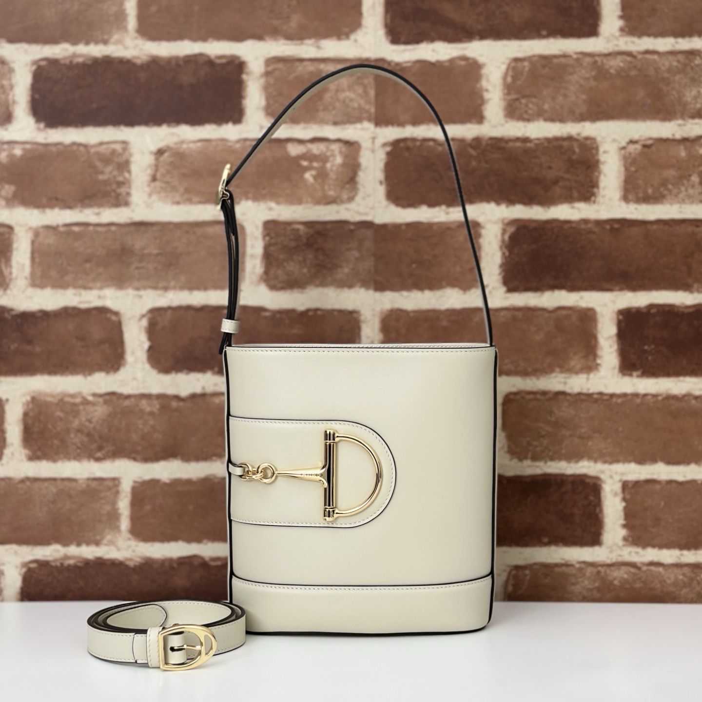 NO:393317,The quality of the counter, top-quality original goods, real-life photos!  Model number 833665 meters white leather, size width 18.5x height 20x side width 8.5cm, batch, GUCCI [original leather], gucci19860909专柜品质,顶级原单货,实物实拍！款号833665米白皮,尺寸宽18.5x高20x侧宽8.5cm,批,GUCCI【原厂皮】,gucci,Bag