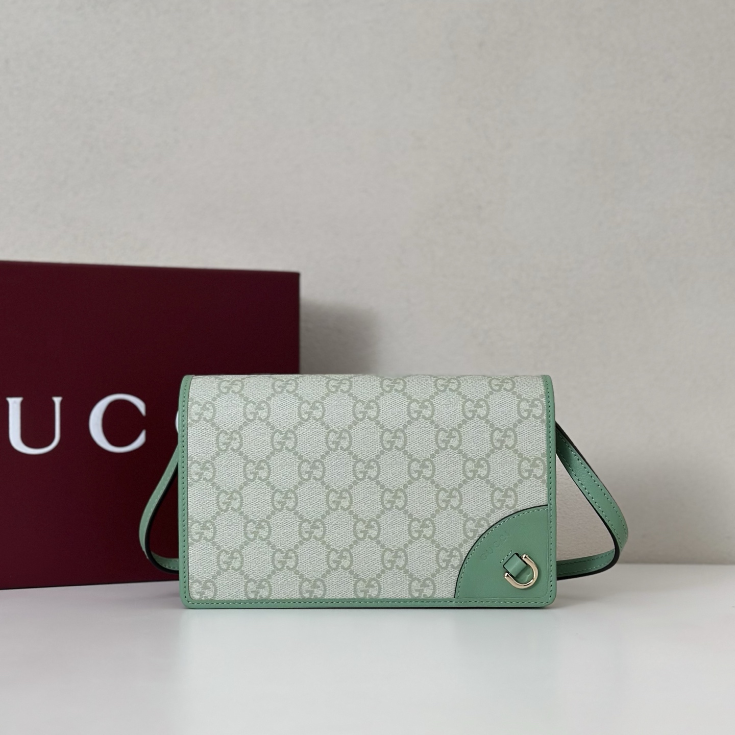 NO:212321,The quality of the counter, top-quality original goods, real-life photos!  Model number 820688 green glue, size width 20X height 13X side width 5cm, batch, GUCCI [original leather], gucci19860909专柜品质,顶级原单货,实物实拍！款号820688绿胶,尺寸宽20X高13X侧宽5cm,批,GUCCI【原厂皮】,gucci,Bag