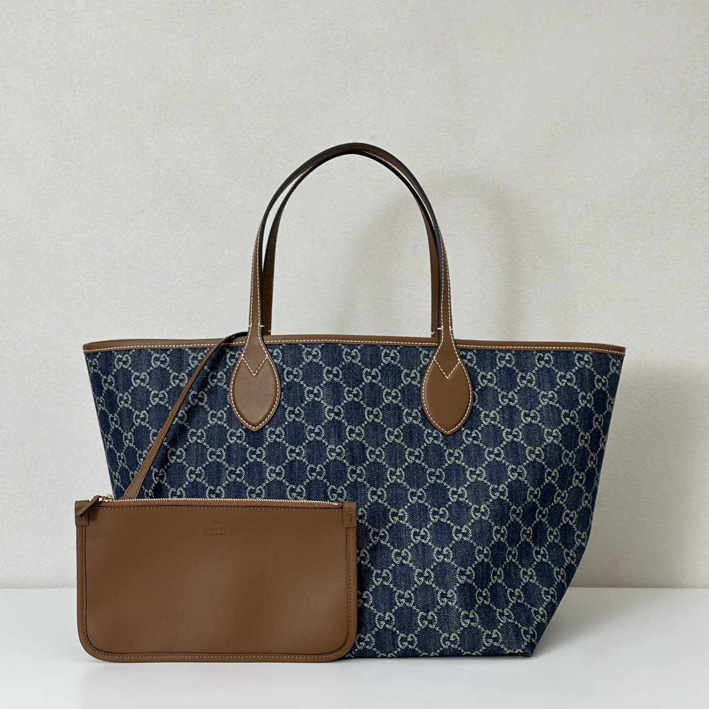 NO:392393,The quality of the counter, top-quality original goods, real-life photos!  Model number 820481 blue denim/brown, size width 30.5X height 28X side width 27cm, batch, GUCCI [original leather], gucci19860909专柜品质,顶级原单货,实物实拍！款号820481蓝牛仔/棕,尺寸宽30.5X高28X侧宽27cm,批,GUCCI【原厂皮】,gucci,Bag