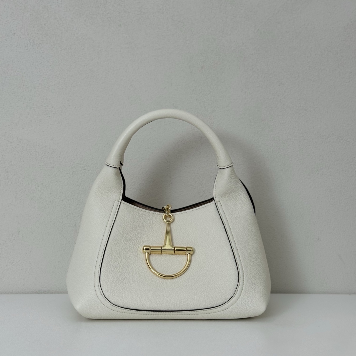 NO:213982,The quality of the counter, top-quality original goods, real-life photos!  Model number 837467 meters white lychee, size width 27.5X height 21X side width 16cm, batch, GUCCI [original leather], gucci19860909专柜品质,顶级原单货,实物实拍！款号837467米白荔枝,尺寸宽27.5X高21X侧宽16cm,批,GUCCI【原厂皮】,gucci,Bag