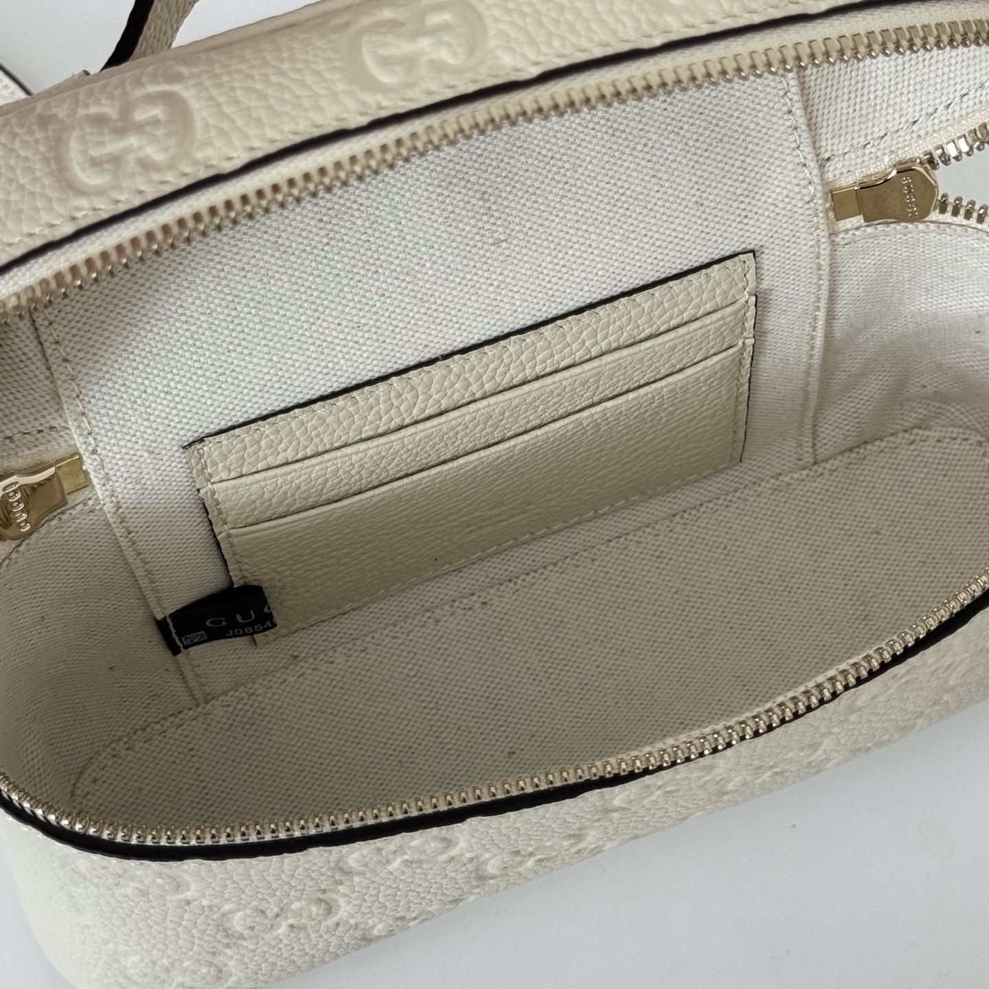 Gucci White Leather LP Vanity Case, 20x12x5cm, Model 86 815949 7 i1744440262536 4618 0 5