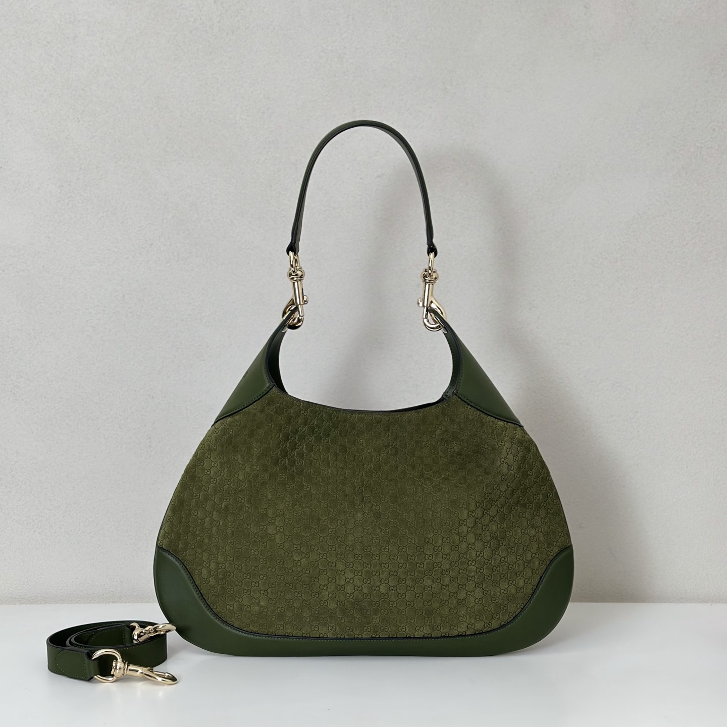 NO:212234,The quality of the counter, top-quality original goods, real-life photos!  Model number 834981 green velvet pressed letter, size width 42x height 36x side width 2cm, batch, GUCCI [original leather], gucci19860909专柜品质,顶级原单货,实物实拍！款号834981绿绒压字,尺寸宽42x高36x侧宽2cm,批,GUCCI【原厂皮】,gucci,Bag