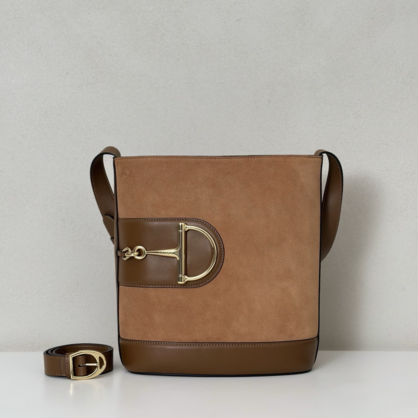 NO:393310,The quality of the counter, top-quality original goods, real-life photos!  Model number 833660 brown velvet cloth, size width 26x height 27.5x side width 11.5cm, batch, GUCCI [original leather], gucci19860909专柜品质,顶级原单货,实物实拍！款号833660棕色绒布,尺寸宽26x高27.5x侧宽11.5cm,批,GUCCI【原厂皮】,gucci,Bag