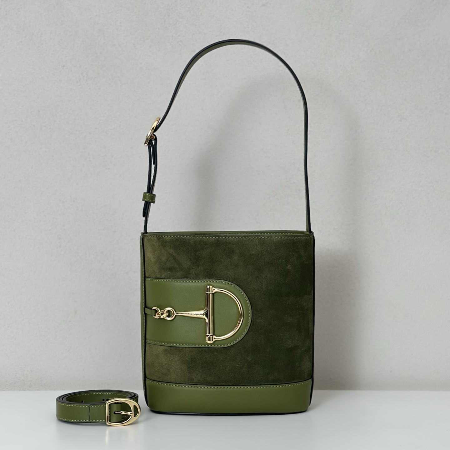 NO:393334,The quality of the counter, top-quality original goods, real-life photos!  Model number 833665 green velvet cloth, size width 18.5x height 20x side width 8.5cm, batch, GUCCI [original leather], gucci19860909专柜品质,顶级原单货,实物实拍！款号833665绿色绒布,尺寸宽18.5x高20x侧宽8.5cm,批,GUCCI【原厂皮】,gucci,Bag