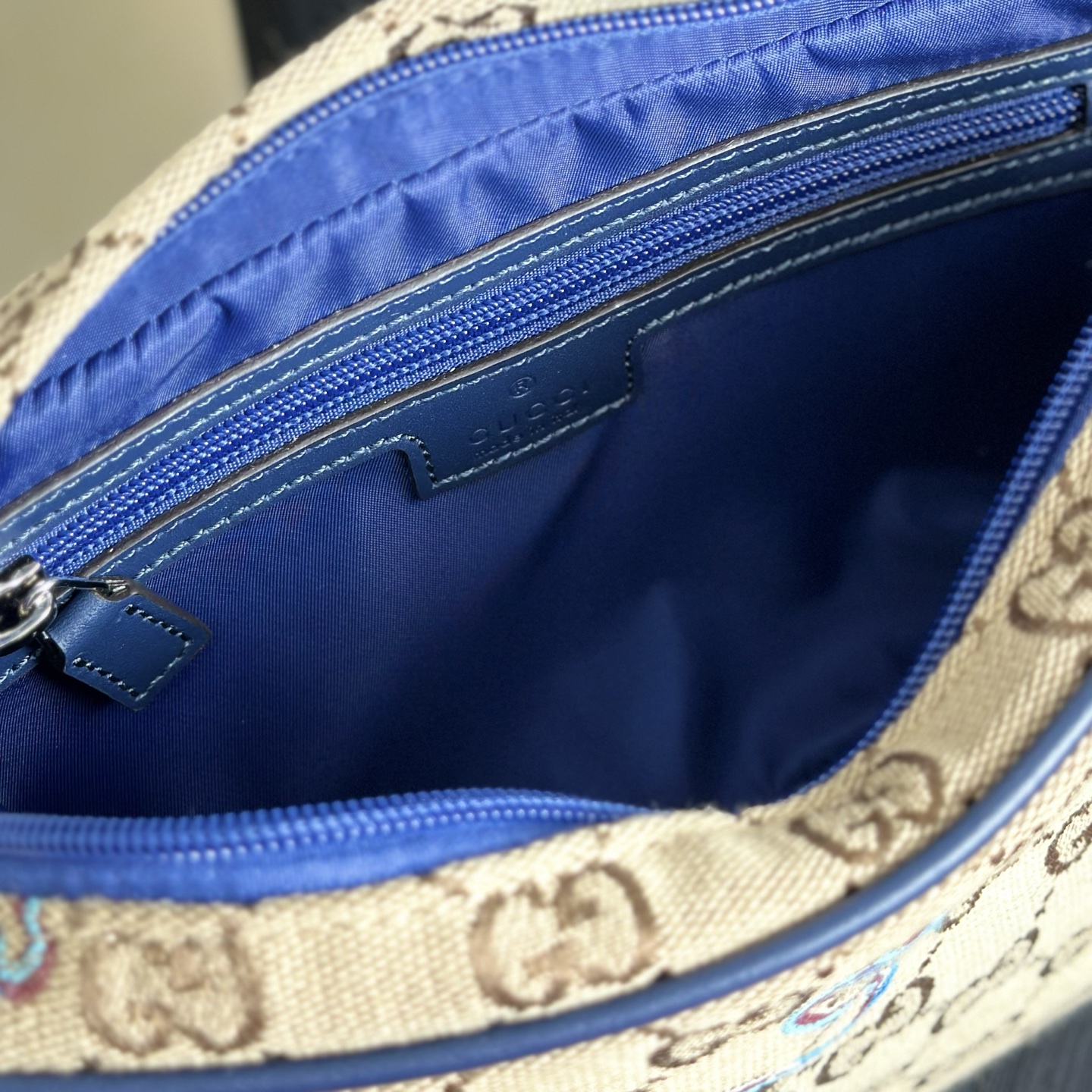 Gucci Style Beige Bag style reference detail image 6 from source 770099