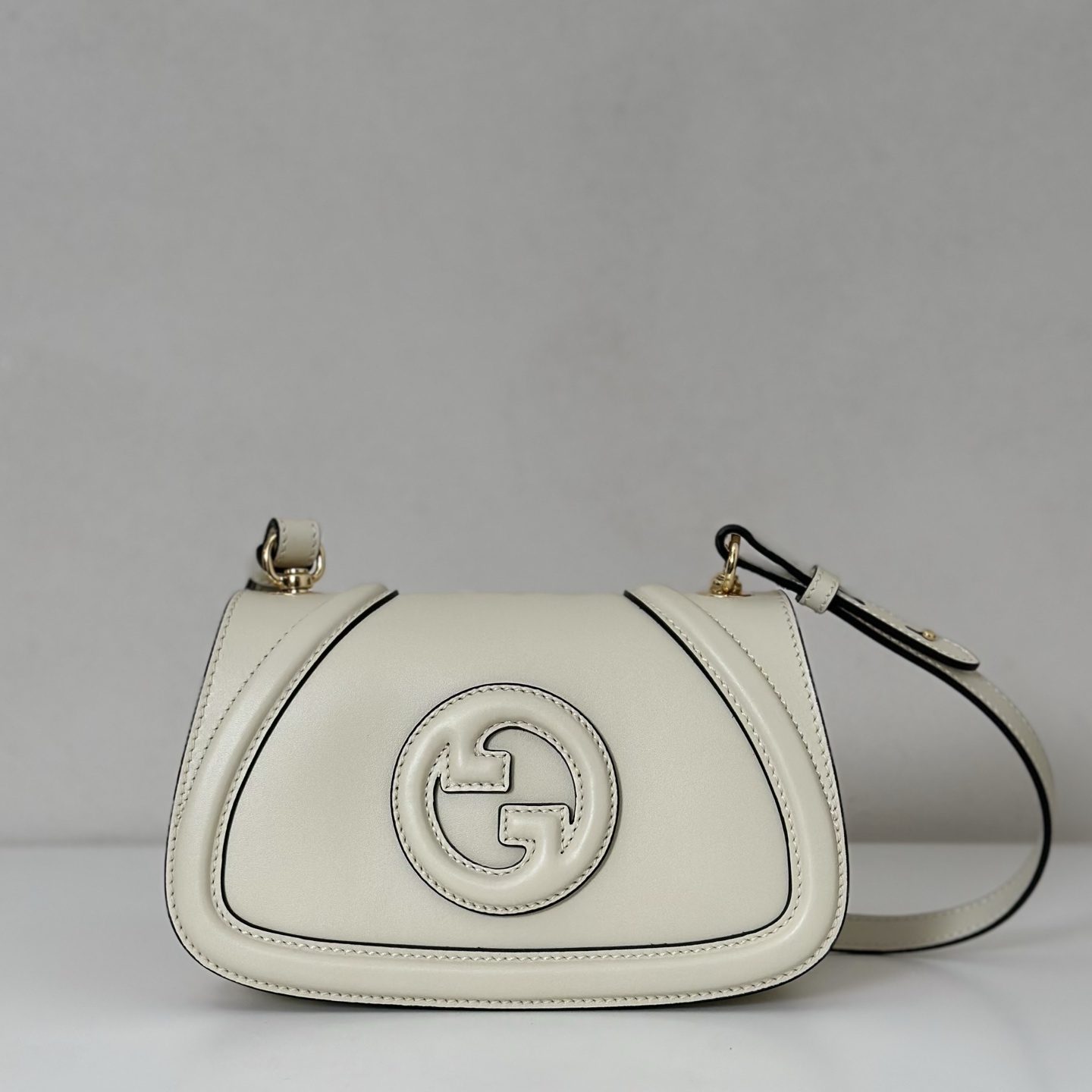 NO:392471,The quality of the counter, top-quality original goods, real-life photos!  Model number 815700 meters white, size width 21.5X height 11X side width 8cm, batch, GUCCI [original leather], gucci19860909专柜品质,顶级原单货,实物实拍！款号815700米白,尺寸宽21.5X高11X侧宽8cm,批,GUCCI【原厂皮】,gucci,Bag