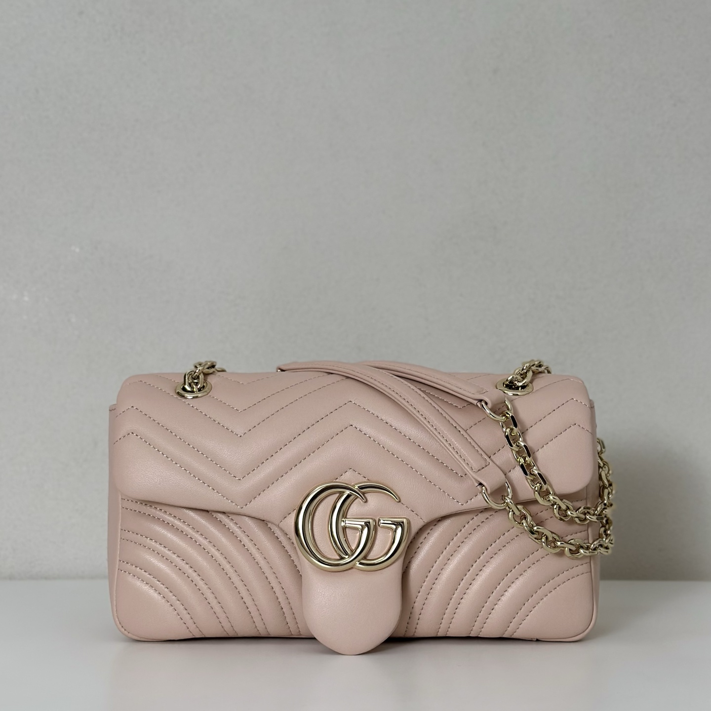 NO:392345,The quality of the counter, top-quality original goods, real-life photos!  Model number 837267 soft pink, size width 26x height 15x side width 7, batch, GUCCI [original leather], gucci19860909专柜品质,顶级原单货,实物实拍！款号837267柔粉色,尺寸宽26x高15x侧宽7,批,GUCCI【原厂皮】,gucci,Bag
