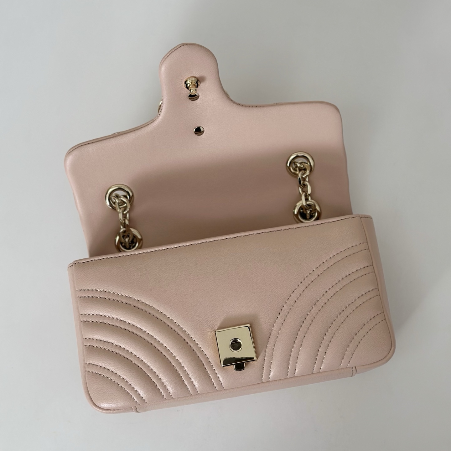 Gucci Style Pink Bag style reference detail image 7 from source 770033