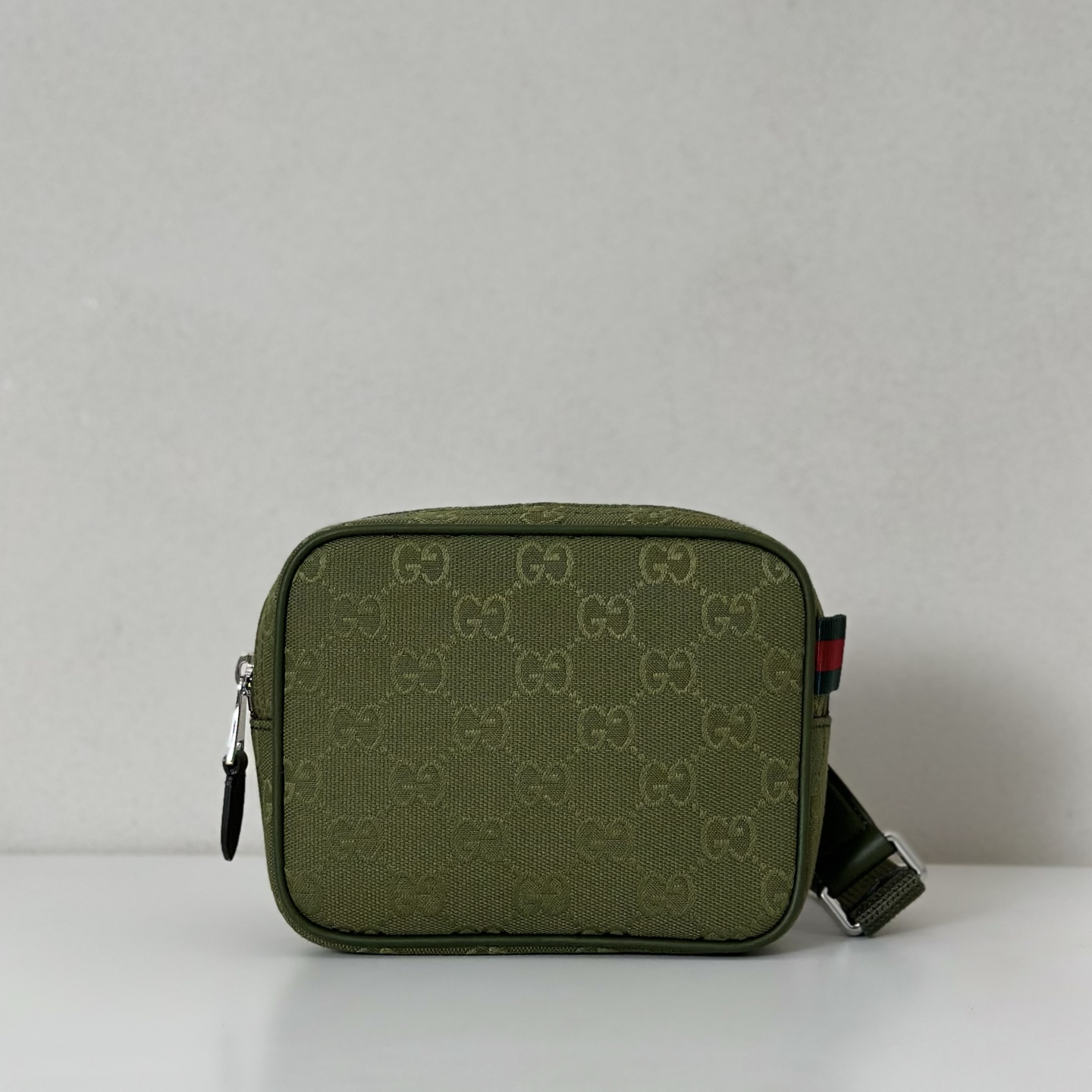 NO:392385,The quality of the counter, top-quality original goods, real-life photos!  834268 green cloth, size width 17.5x height 14x side width 5, batch, GUCCI [original leather], gucci19860909专柜品质,顶级原单货,实物实拍！834268绿布,尺寸宽17.5x高14x侧宽5,批,GUCCI【原厂皮】,gucci,Bag