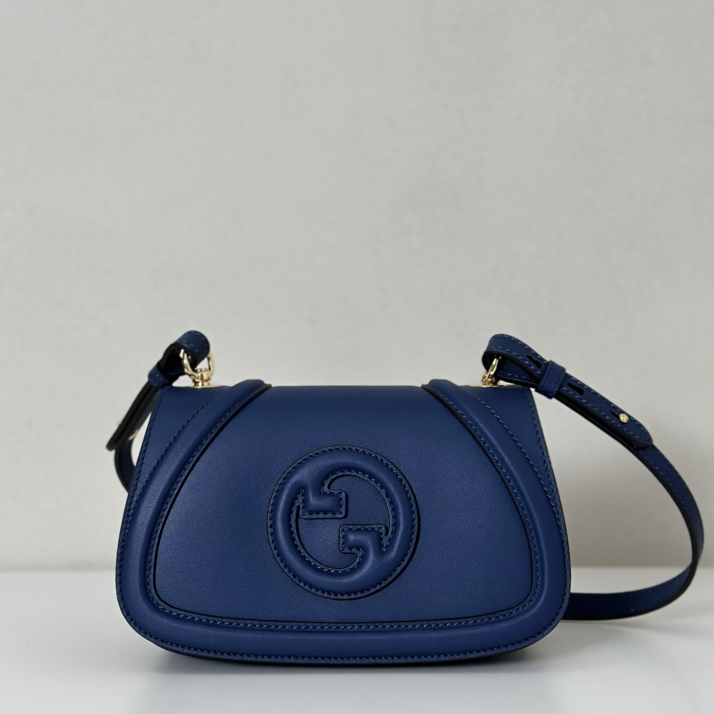 NO:392466,The quality of the counter, top-quality original goods, real-life photos!  Model number 815700 dark blue, size width 21.5X height 11X side width 8cm, batch, GUCCI [original leather], gucci19860909专柜品质,顶级原单货,实物实拍！款号815700深蓝,尺寸宽21.5X高11X侧宽8cm,批,GUCCI【原厂皮】,gucci,Bag