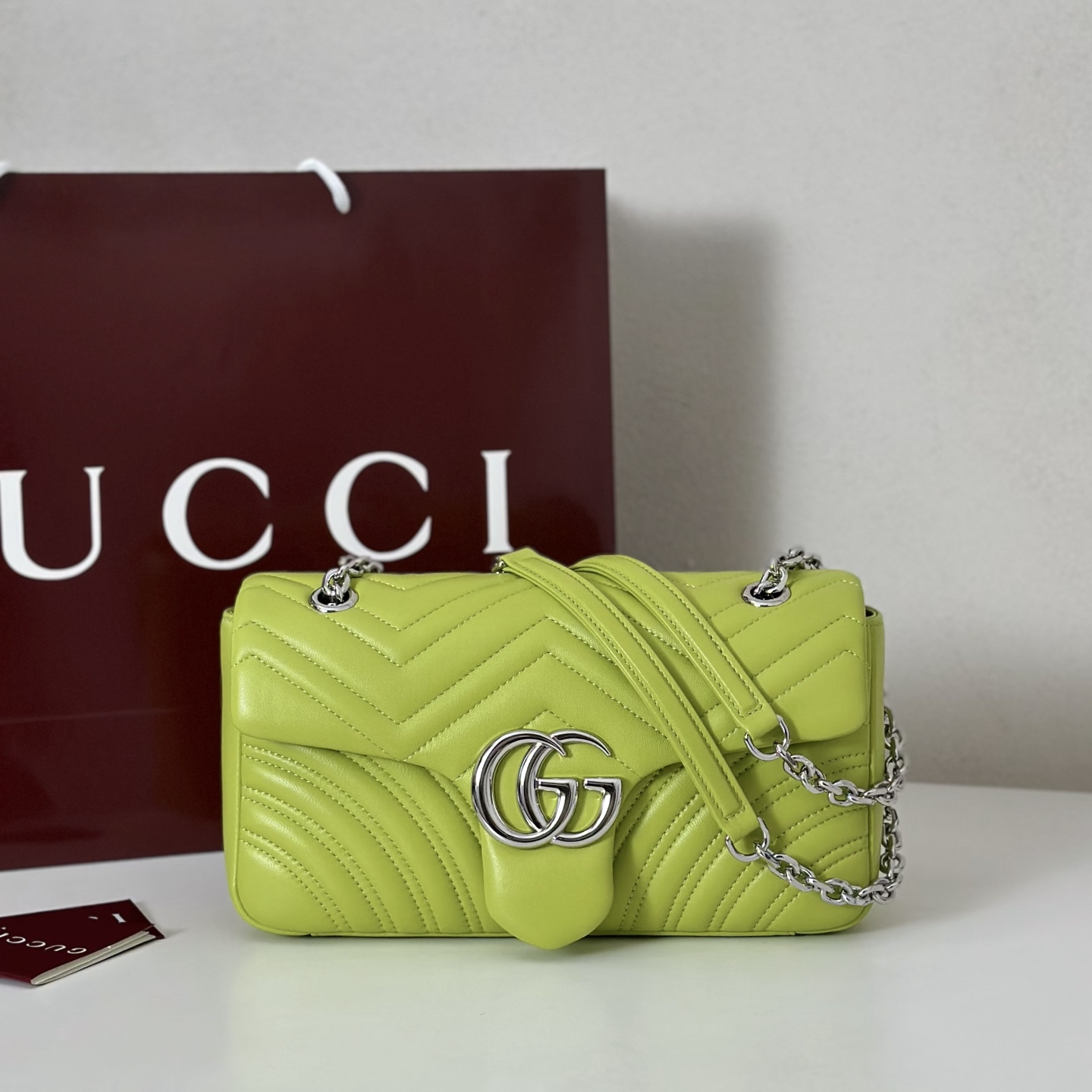 NO:392331,The quality of the counter, top-quality original goods, real-life photos!  Model number 837267 bright green, size width 26x height 15x side width 7, batch, GUCCI [original leather], gucci19860909专柜品质,顶级原单货,实物实拍！款号837267亮绿,尺寸宽26x高15x侧宽7,批,GUCCI【原厂皮】,gucci,Bag