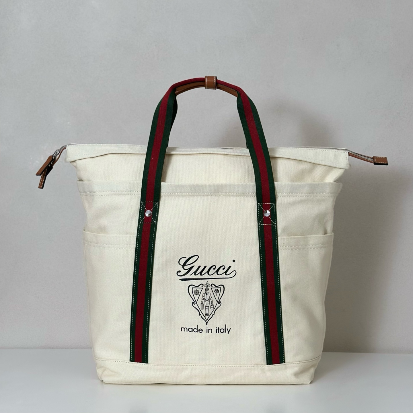 NO:407228,The quality of the counter, top-quality original goods, real-life photos!  816863 meters white canvas, size width 39x height 45x side width 19cm, batch, GUCCI [original leather], gucci19860909专柜品质,顶级原单货,实物实拍！816863米白帆布,尺寸宽39x高45x侧宽19cm,批,GUCCI【原厂皮】,gucci,Bag