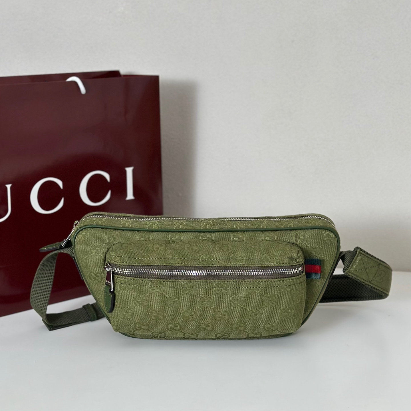 NO:393573,The quality of the counter, top-quality original goods, real-life photos!  Model number 834462 green cloth, size width 34X height 15X side width 10cm, batch, GUCCI [original leather], gucci19860909专柜品质,顶级原单货,实物实拍！款号834462绿布,尺寸宽34X高15X侧宽10cm,批,GUCCI【原厂皮】,gucci,Bag