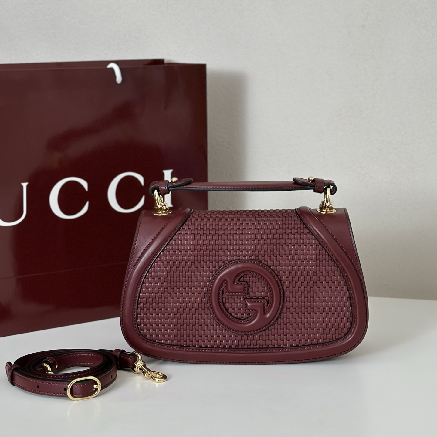 NO:393127,The quality of the counter, top-quality original goods, real-life photos!  Model number 815714 Wine red braid, size width 27X height 17X side width 7cm, batch, GUCCI [original leather], gucci19860909专柜品质,顶级原单货,实物实拍！款号815714酒红编织,尺寸宽27X高17X侧宽7cm,批,GUCCI【原厂皮】,gucci,Bag
