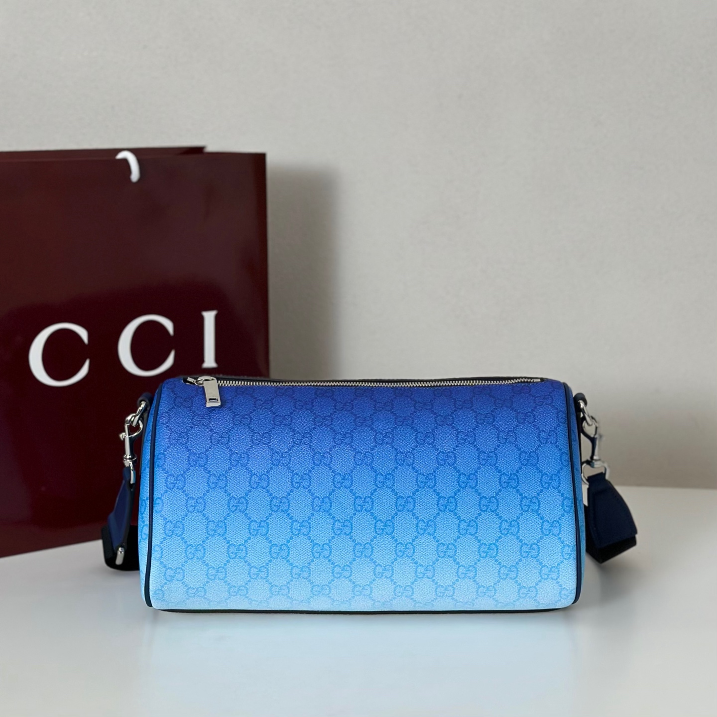 NO:558369,Counter quality, top-quality original goods, real photos!  Model number 839325 gradient blue, size width 30x height 16x side width 16cm, batch, GUCCI [original leather], gucci19860909专柜品质,顶级原单货,实物实拍！款号839325渐变蓝色,尺寸宽30x高16x侧宽16cm,批,GUCCI【原厂皮】,gucci,Bag
