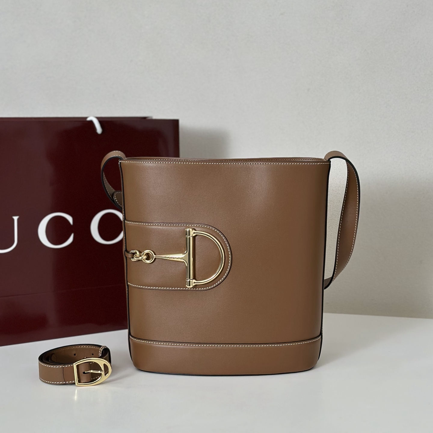 NO:393324,The quality of the counter, top-quality original goods, real-life photos!  Model number 833660 brown leather, size width 26x height 27.5x side width 11.5cm, batch, GUCCI [original leather], gucci19860909专柜品质,顶级原单货,实物实拍！款号833660棕皮,尺寸宽26x高27.5x侧宽11.5cm,批,GUCCI【原厂皮】,gucci,Bag