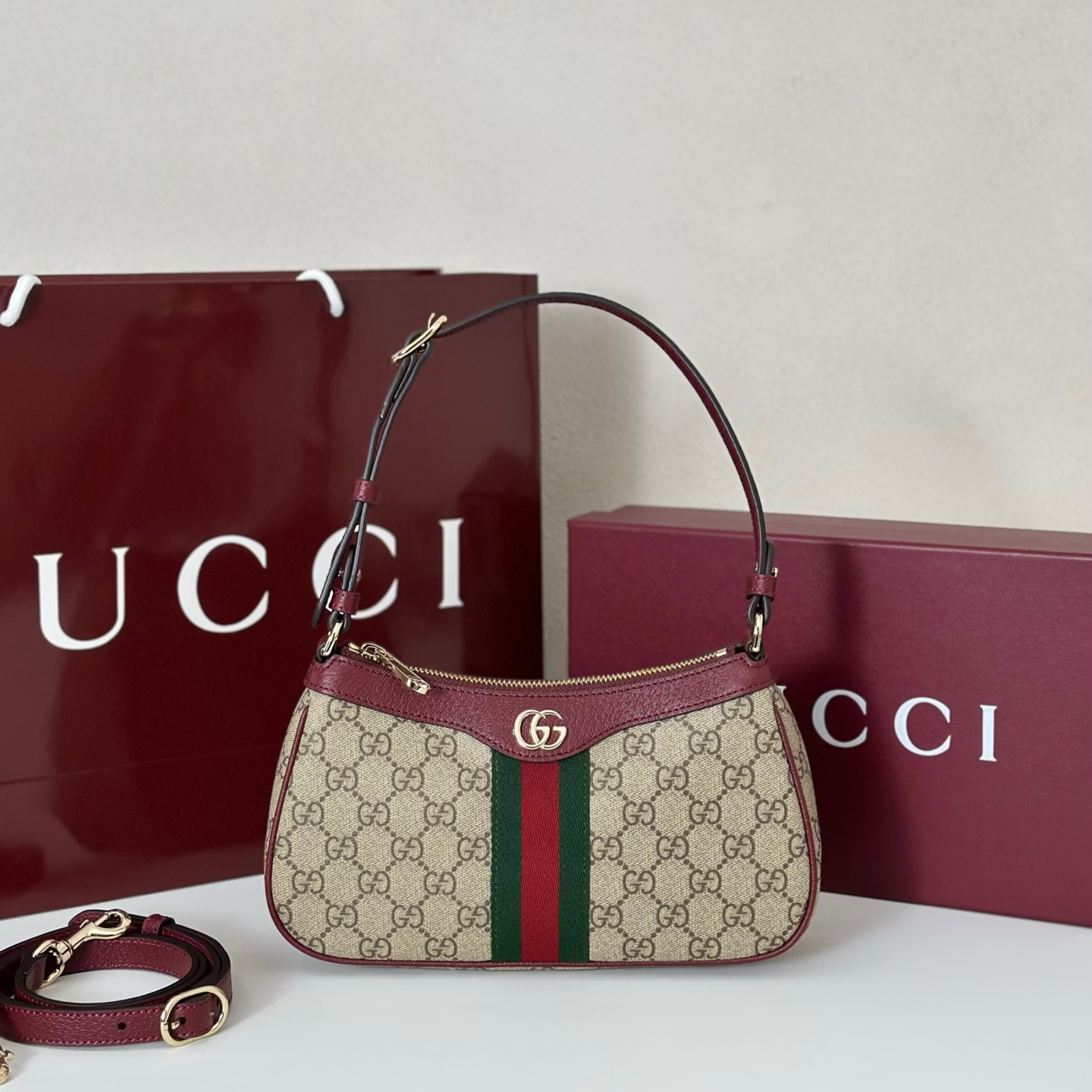 NO:812752,Counter quality, top-quality original goods, real photos!  Model No. 841341 Brown/Anchor Red, size width 26x height 15x side width 6.5, batch, Gucci original leather [price based on quantity]19860909专柜品质,顶级原单货,实物实拍！款号841341啡胶/安可拉红,尺寸宽26x高15x侧宽6.5,批,古奇原厂皮【跑量价】,Bag