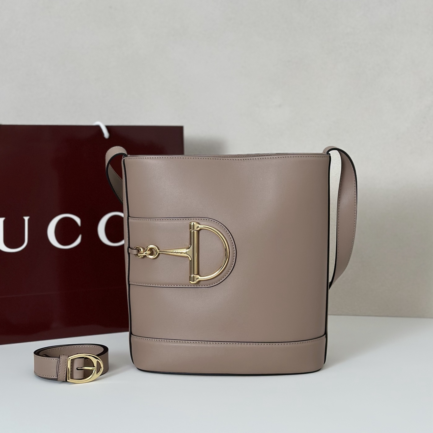 NO:582238,Counter quality, top-quality original goods, real photos!  Model number 833660 gray beige, size width 26x height 27.5x side width 11.5cm, batch, GUCCI [original leather], gucci19860909专柜品质,顶级原单货,实物实拍！款号833660灰米色,尺寸宽26x高27.5x侧宽11.5cm,批,GUCCI【原厂皮】,gucci,Bag