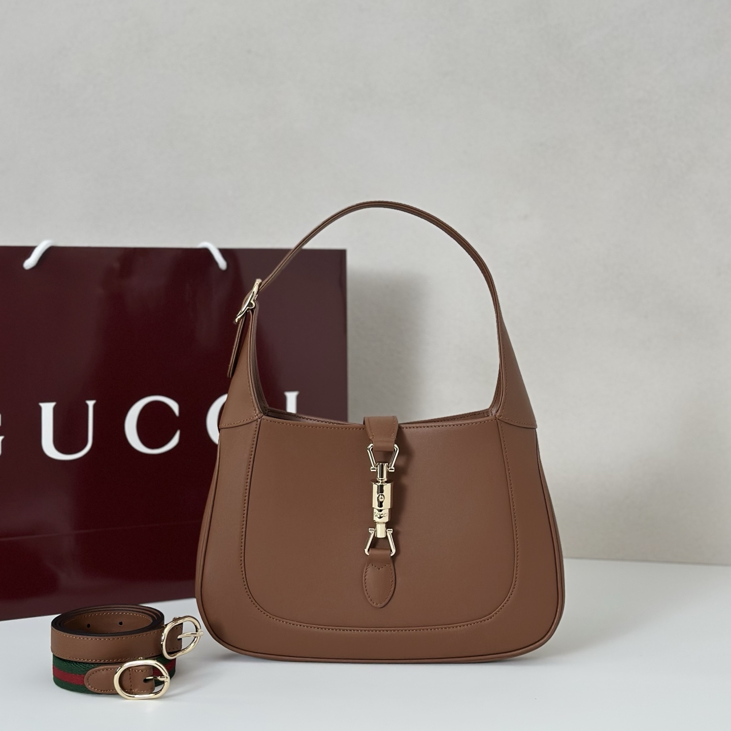 NO:394674,The quality of the counter, top-quality original goods, real-life photos!  Model number 810232 brown plain pattern, size width 27.5X height 19X side width 4cm, batch, GUCCI [original leather], gucci19860909专柜品质,顶级原单货,实物实拍！款号810232棕色平纹,尺寸宽27.5X高19X侧宽4cm,批,GUCCI【原厂皮】,gucci,Bag