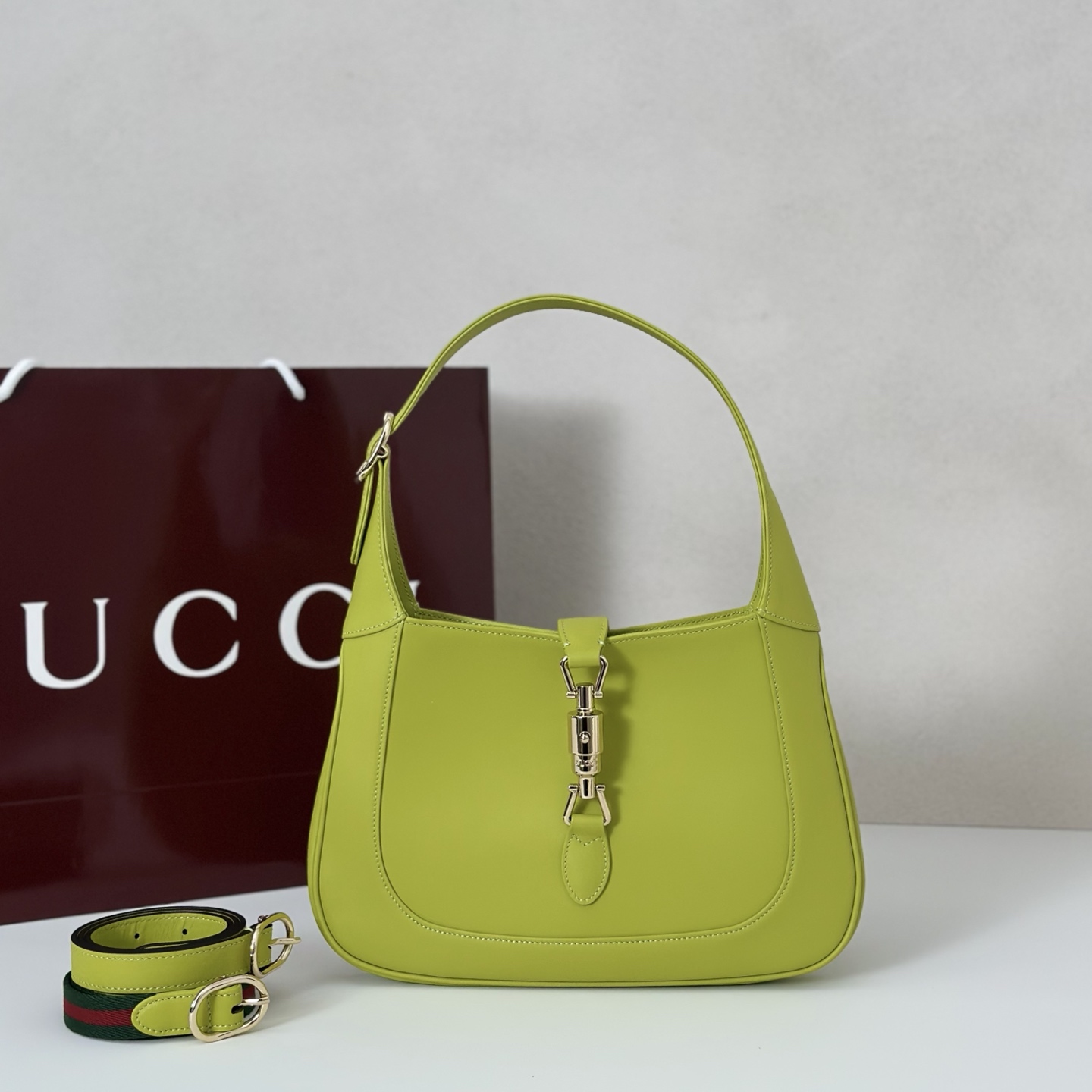 NO:394673,The quality of the counter, top-quality original goods, real-life photos!  Model number 810232 emerald green plain pattern, size width 27.5X height 19X side width 4cm, batch, GUCCI [original leather], gucci19860909专柜品质,顶级原单货,实物实拍！款号810232翠绿平纹,尺寸宽27.5X高19X侧宽4cm,批,GUCCI【原厂皮】,gucci,Bag