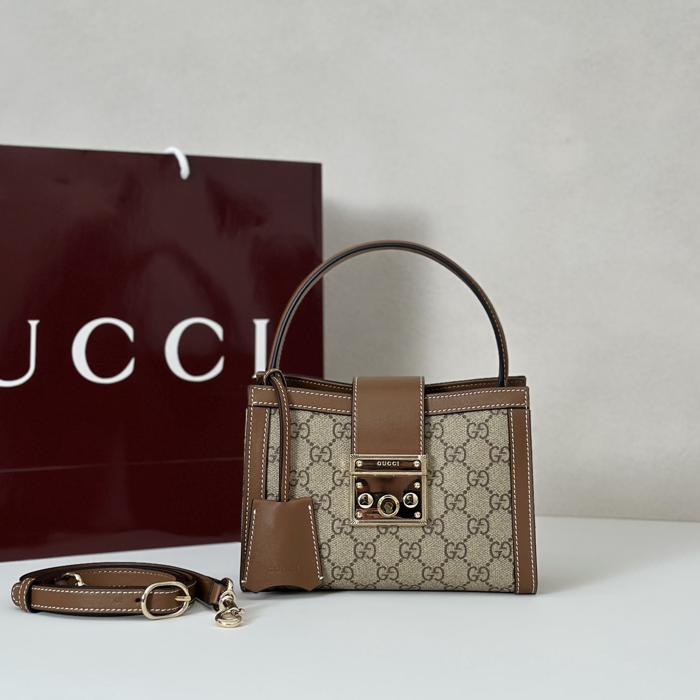 NO:394651,The quality of the counter, top-quality original goods, real-life photos!  Model number 841653 Bronze brown, size width 20X height 13.5X side width 8, batch, GUCCI [original leather], gucci19860909专柜品质,顶级原单货,实物实拍！款号841653啡棕,尺寸宽20X高13.5X侧宽8,批,GUCCI【原厂皮】,gucci,Bag