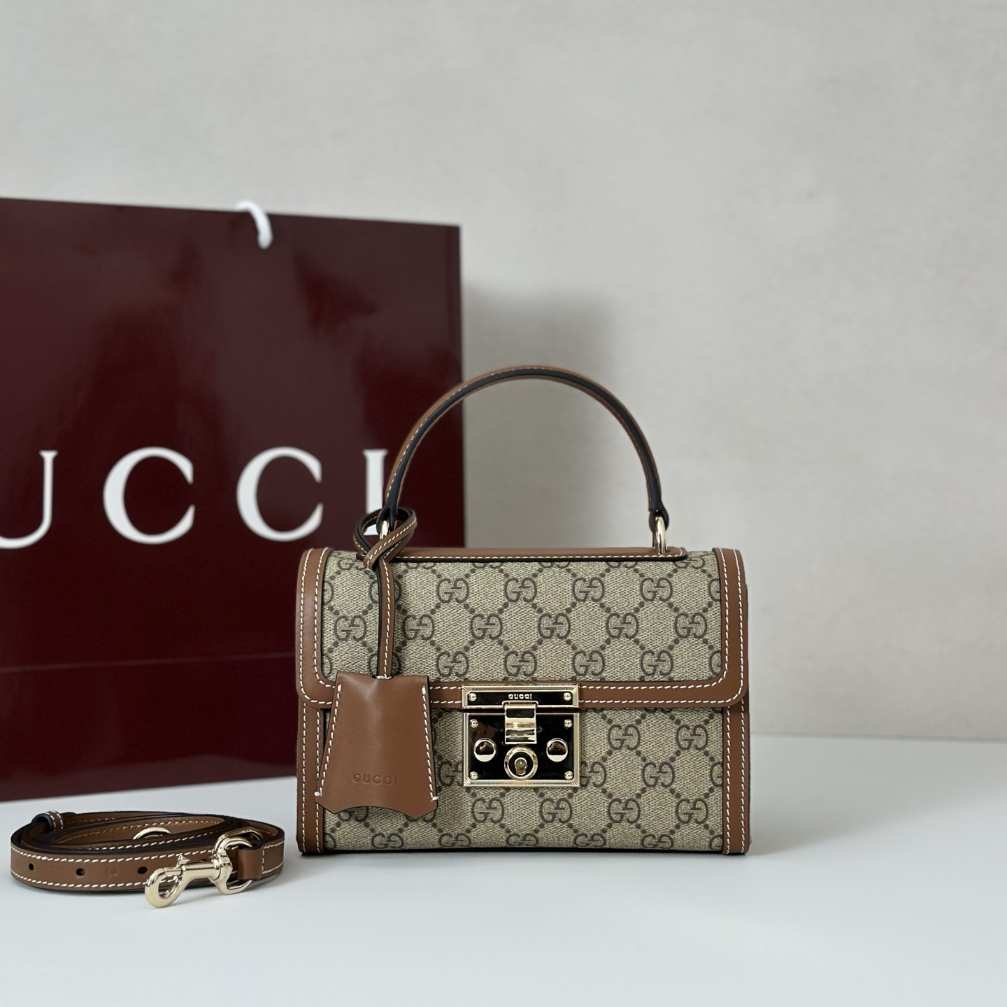 NO:394658,The quality of the counter, top-quality original goods, real-life photos!  Model number 838999 brown, size width 20X height 13X side width 8, batch, GUCCI [original leather], gucci19860909专柜品质,顶级原单货,实物实拍！款号838999啡棕,尺寸宽20X高13X侧宽8,批,GUCCI【原厂皮】,gucci,Bag