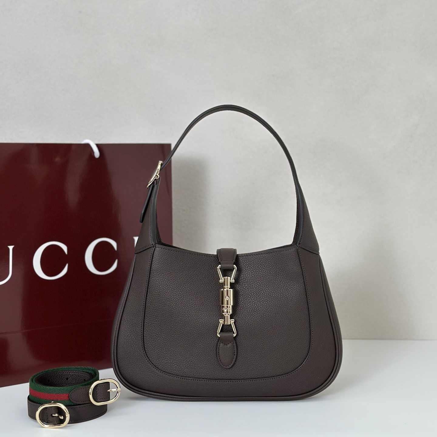 NO:394676,The quality of the counter, top-quality original goods, real-life photos!  Model number 810232 coffee lychee, size width 27.5X height 19X side width 4cm, batch, GUCCI [original leather], gucci19860909专柜品质,顶级原单货,实物实拍！款号810232咖啡荔枝,尺寸宽27.5X高19X侧宽4cm,批,GUCCI【原厂皮】,gucci,Bag