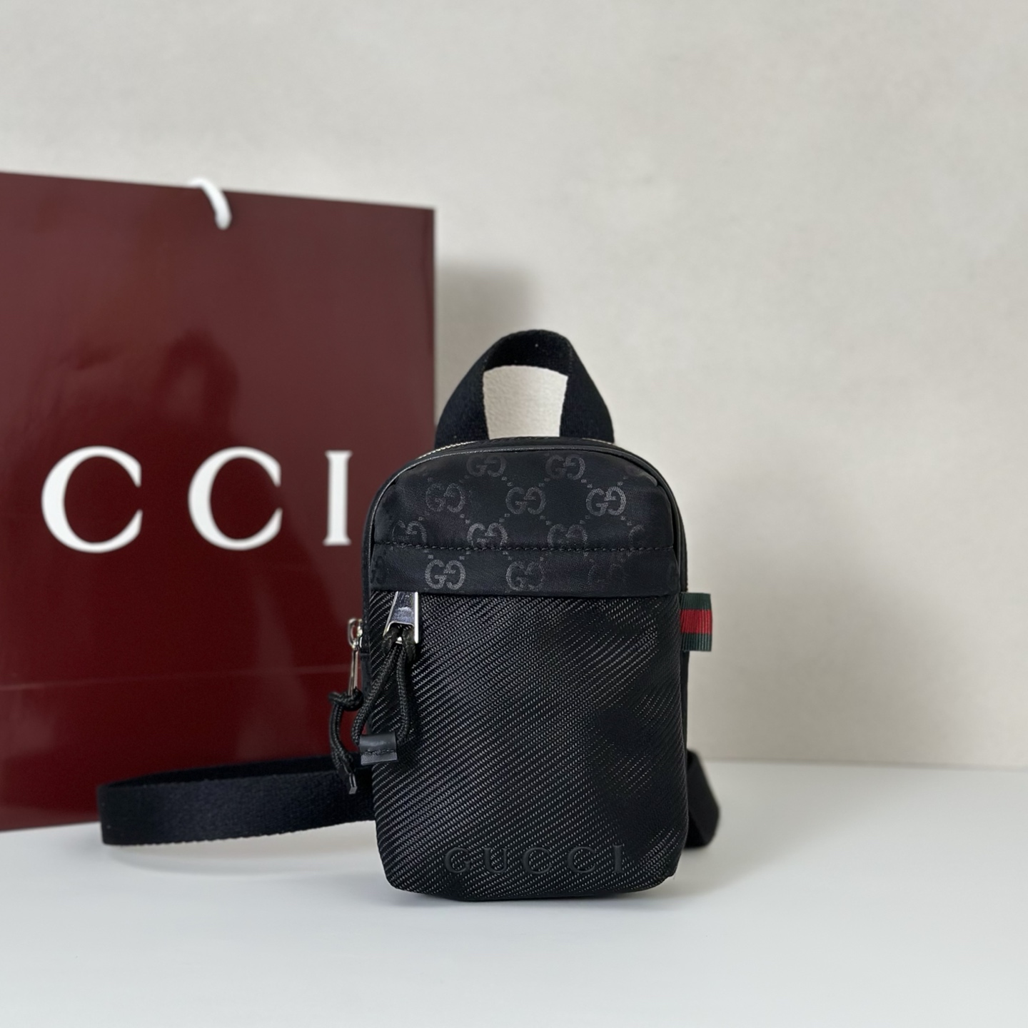 NO:407124,The quality of the counter, top-quality original goods, real-life photos!  Model number 834274 grams of pressed cloth, size width 12.5x height 17.5x side width 4cm, batch, GUCCI [original leather], gucci19860909专柜品质,顶级原单货,实物实拍！款号834274克压布,尺寸宽12.5x高17.5x侧宽4cm,批,GUCCI【原厂皮】,gucci,Bag