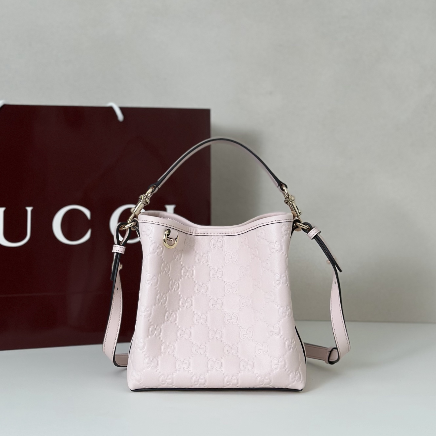 NO:557907,Counter quality, top-quality original goods, real photos!  Style number 815118, light pink embossed characters, size width 20.5X height 18X side width 11.5cm, batch, GUCCI [original leather], gucci19860909专柜品质,顶级原单货,实物实拍！款号815118浅粉压字,尺寸宽20.5X高18X侧宽11.5cm,批,GUCCI【原厂皮】,gucci,Bag