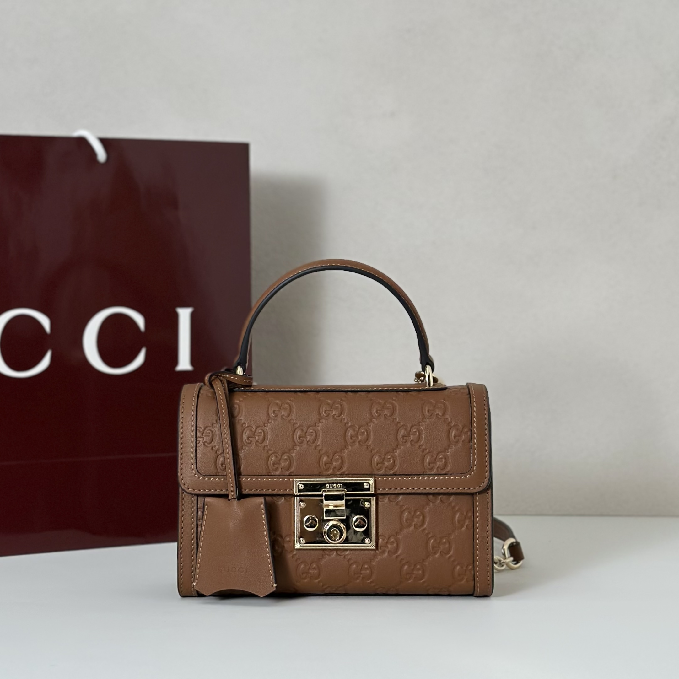 NO:407221,The quality of the counter, top-quality original goods, real-life photos!  Model number 848884 brown pressed characters, size width 20X height 13X side width 8cm, batch, GUCCI [original leather], gucci19860909专柜品质,顶级原单货,实物实拍！款号848884棕色压字,尺寸宽20X高13X侧宽8cm,批,GUCCI【原厂皮】,gucci,Bag