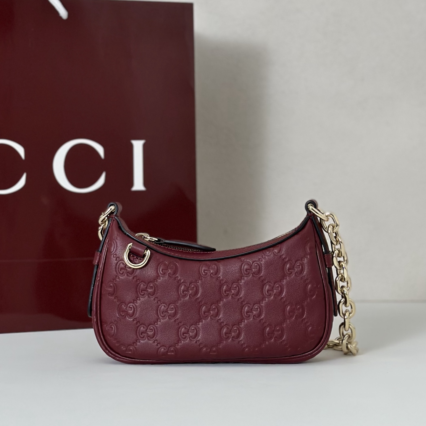 NO:557879,Counter quality, top-quality original goods, real photos!  Style number 847091 burgundy embossed, size width 19X height 12X side width 4cm, batch, GUCCI [original leather], gucci19860909专柜品质,顶级原单货,实物实拍！款号847091酒红压字,尺寸宽19X高12X侧宽4cm,批,GUCCI【原厂皮】,gucci,Bag