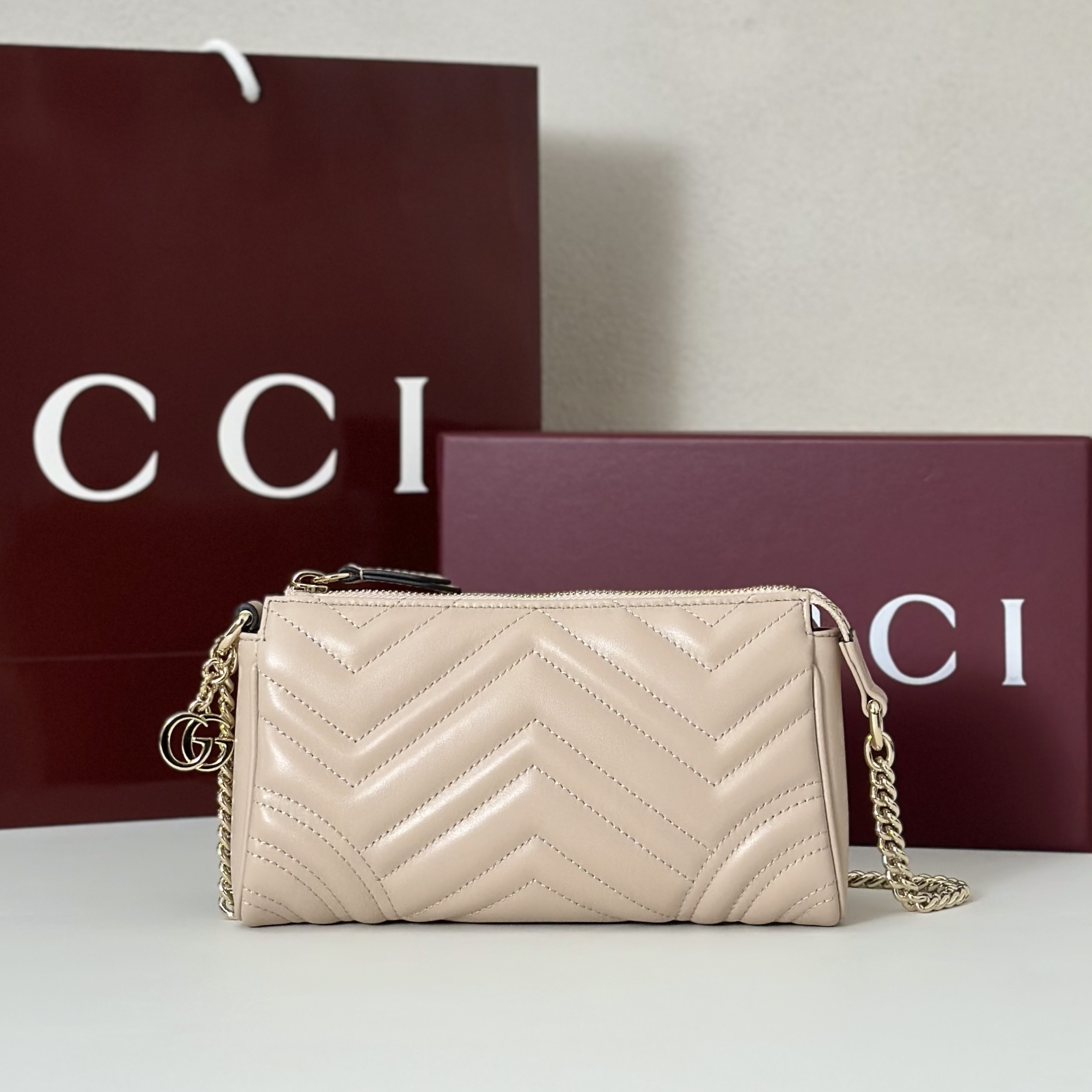 NO:812747,Counter quality, top-quality original goods, real photos!  Style number 847589 new light pink, size 20cm wide (18) x 11cm high x 3.5cm side width, batch, Gucci original leather [price based on quantity]19860909专柜品质,顶级原单货,实物实拍！款号847589新浅粉,尺寸宽20cm(18)X高11cmX侧宽3.5cm,批,古奇原厂皮【跑量价】,Bag
