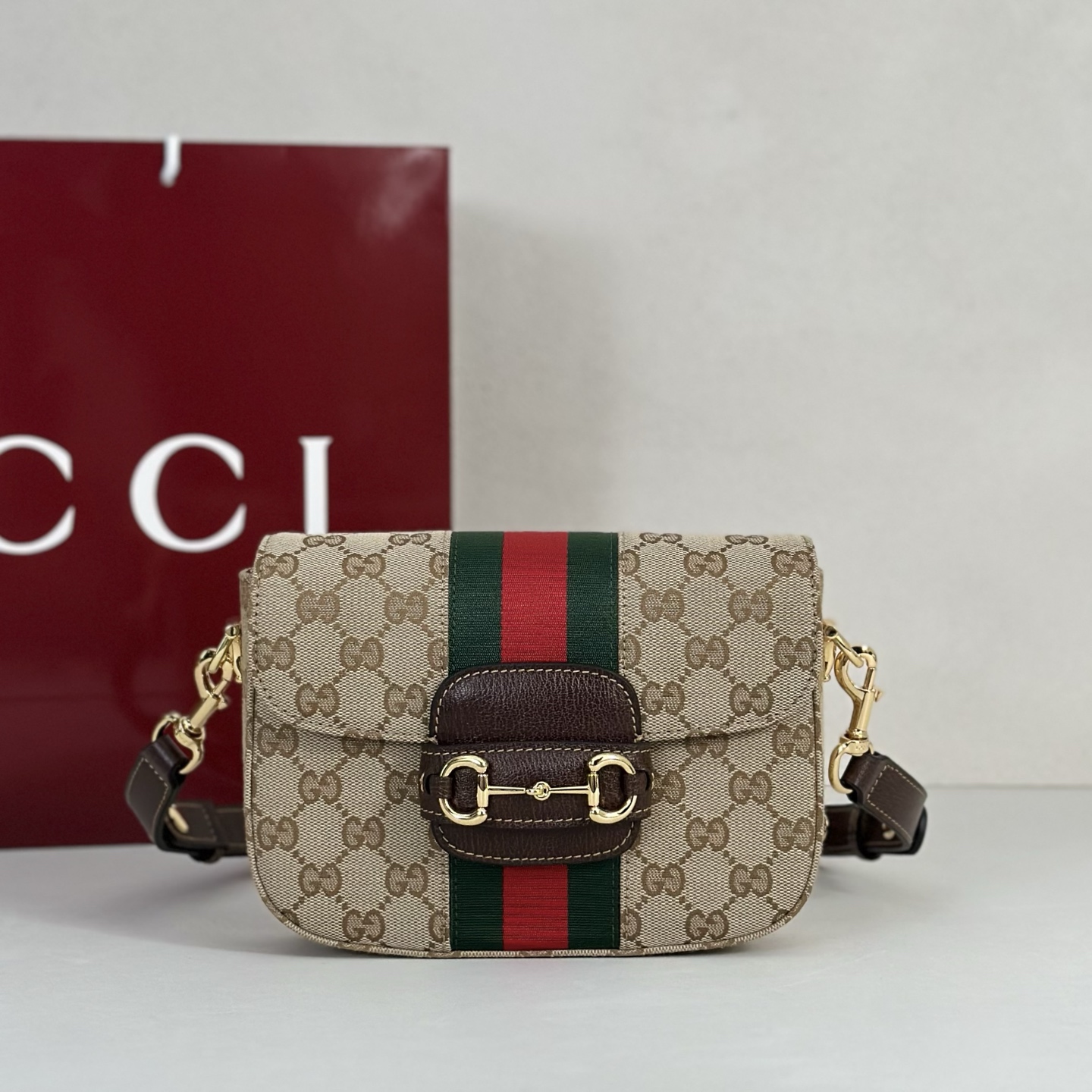 NO:856466,Counter quality, top-quality original goods, real photos!  Model number 866762 light apricot cloth, size width 21X height 14.5X side width 5.5, batch, Gucci original leather [price based on quantity]19860909专柜品质,顶级原单货,实物实拍！款号866762浅杏布,尺寸宽21X高14.5X侧宽5.5,批,古奇原厂皮【跑量价】,Bag