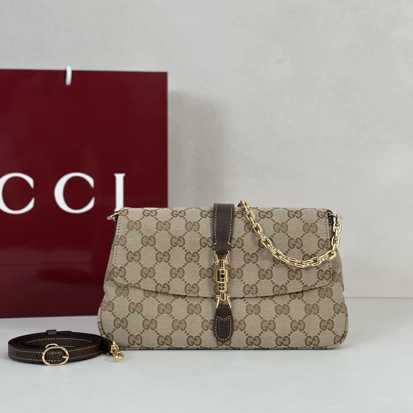 NO:812776,Counter quality, top-quality original goods, real photos!  Model No. 866720 light apricot cloth, size width 26X height 14.5X side width 3.5, batch, Gucci original leather [price based on quantity]19860909专柜品质,顶级原单货,实物实拍！款号866720浅杏布,尺寸宽26X高14.5X侧宽3.5,批,古奇原厂皮【跑量价】,Bag