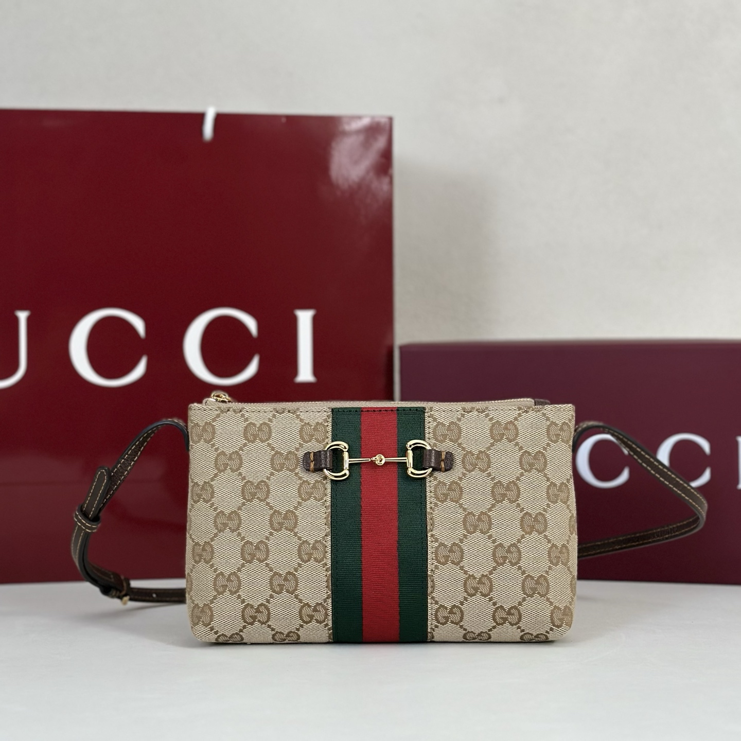 NO:812795,Counter quality, top-quality original goods, real photos!  Model No. 867130 light apricot cloth, size width 20X height 12.5X side width 4.5cm, batch, Gucci original leather [price based on quantity]19860909专柜品质,顶级原单货,实物实拍！款号867130浅杏布,尺寸宽20X高12.5X侧宽4.5cm,批,古奇原厂皮【跑量价】,Bag