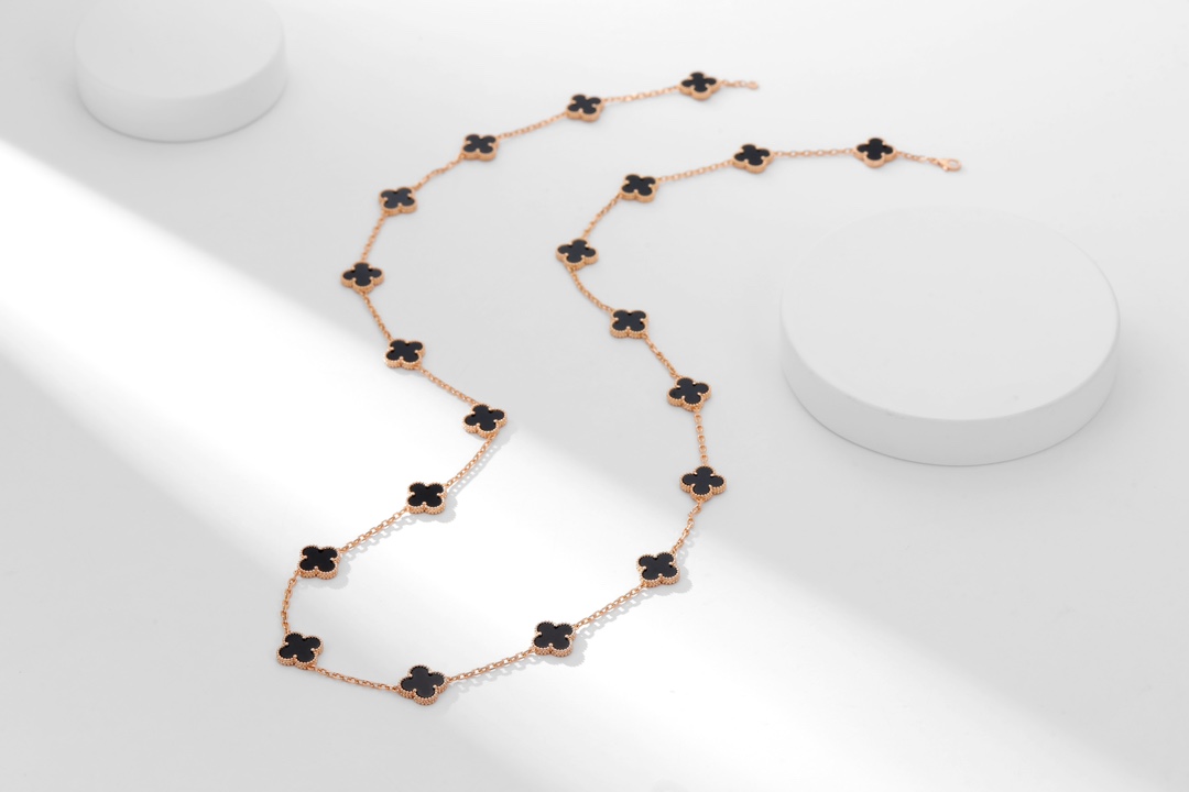 四季都要带的项链 ，二十花黑玛瑙玫瑰金项链Alhumbra Vintage 在单花已经快要街款的时光 进