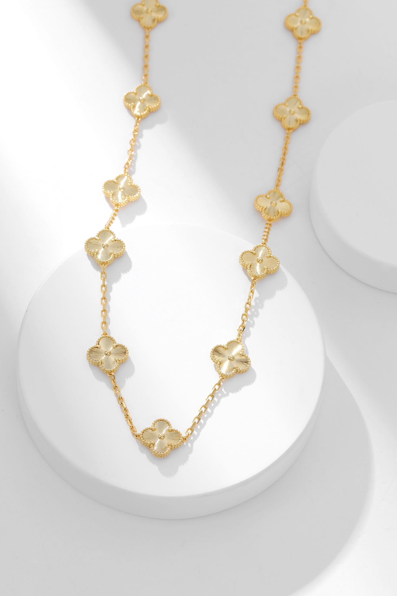 四季都要带的项链 ，二十花雕花黄金色项链Alhumbra Vintage 在单花已经快要街款的时光 进阶