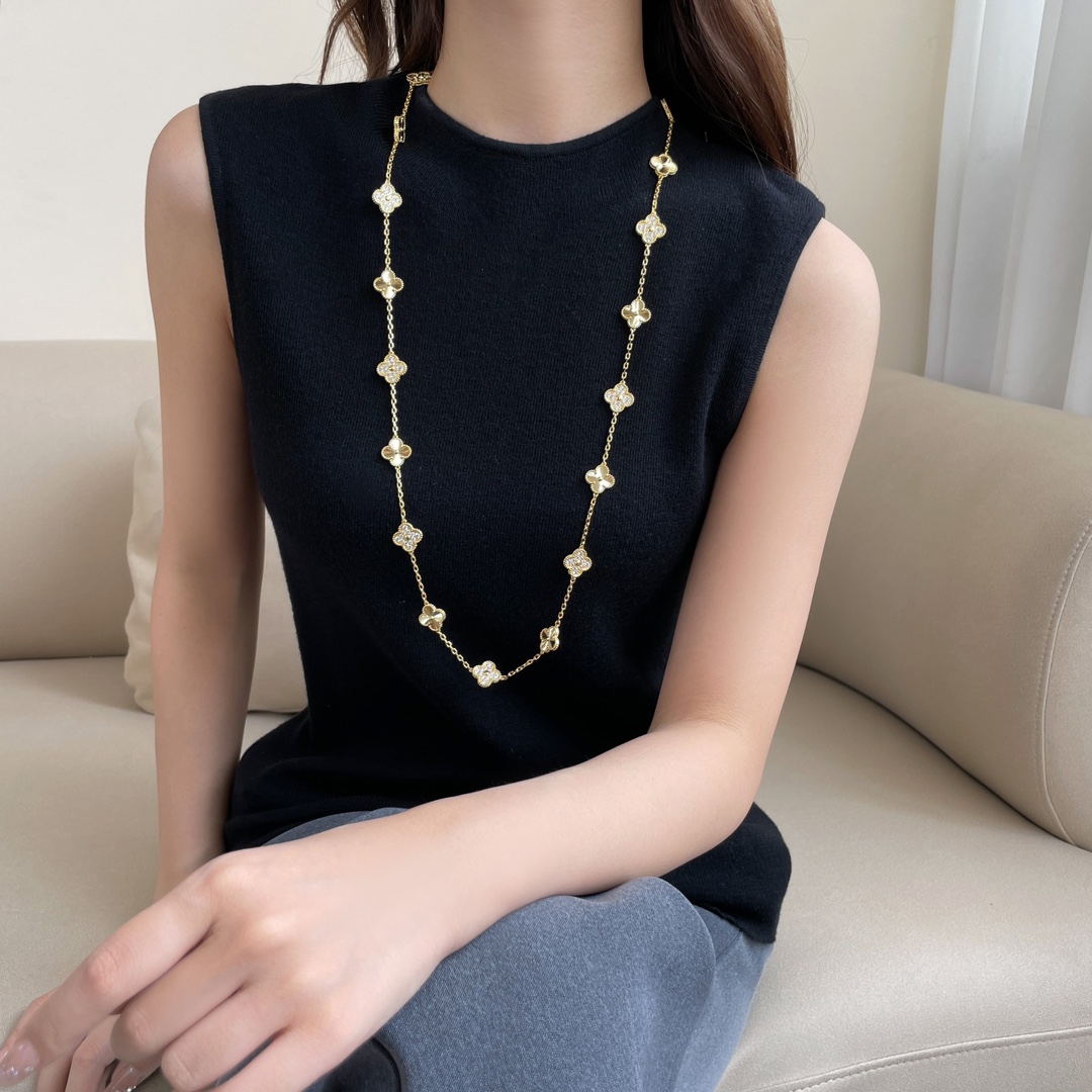 四季都要带的项链 ，二十花间钻雕花黄金色项链Alhumbra Vintage 在单花已经快要街款的时光 