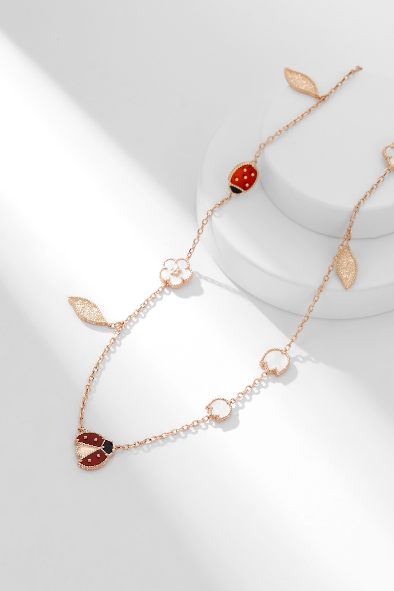 Lucky Spring系列真美吖，以生机盎然之作庆贺春临大地；今年世家推出新作 Lucky Sprin