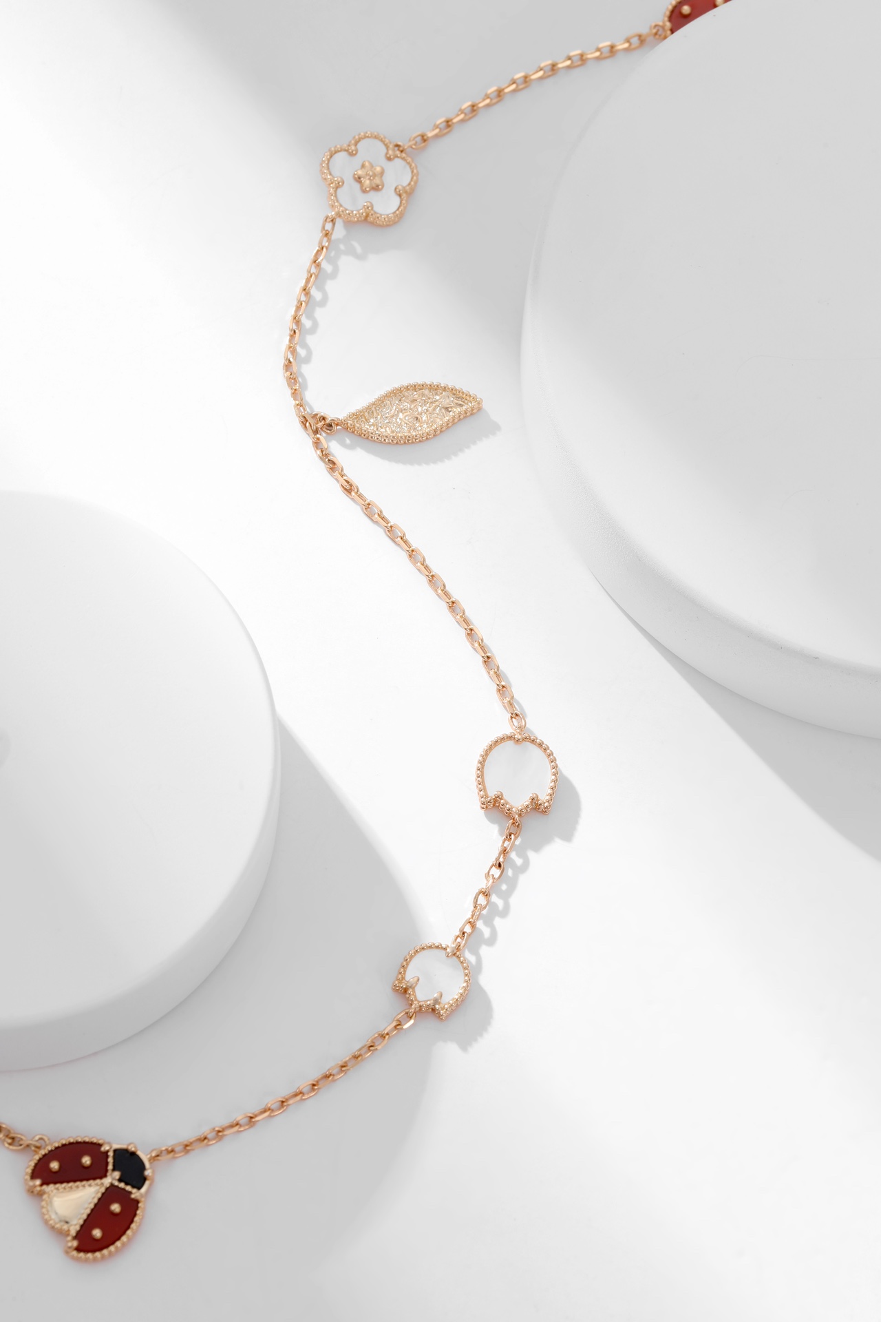 Lucky Spring系列真美吖，以生机盎然之作庆贺春临大地；今年世家推出新作 Lucky Sprin