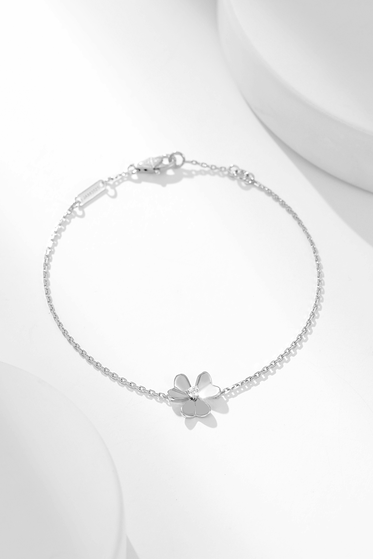 “Stylish Crystal Jewelry Collection: Bracelets, Necklaces, and More with United States Imported Diamond Drills”