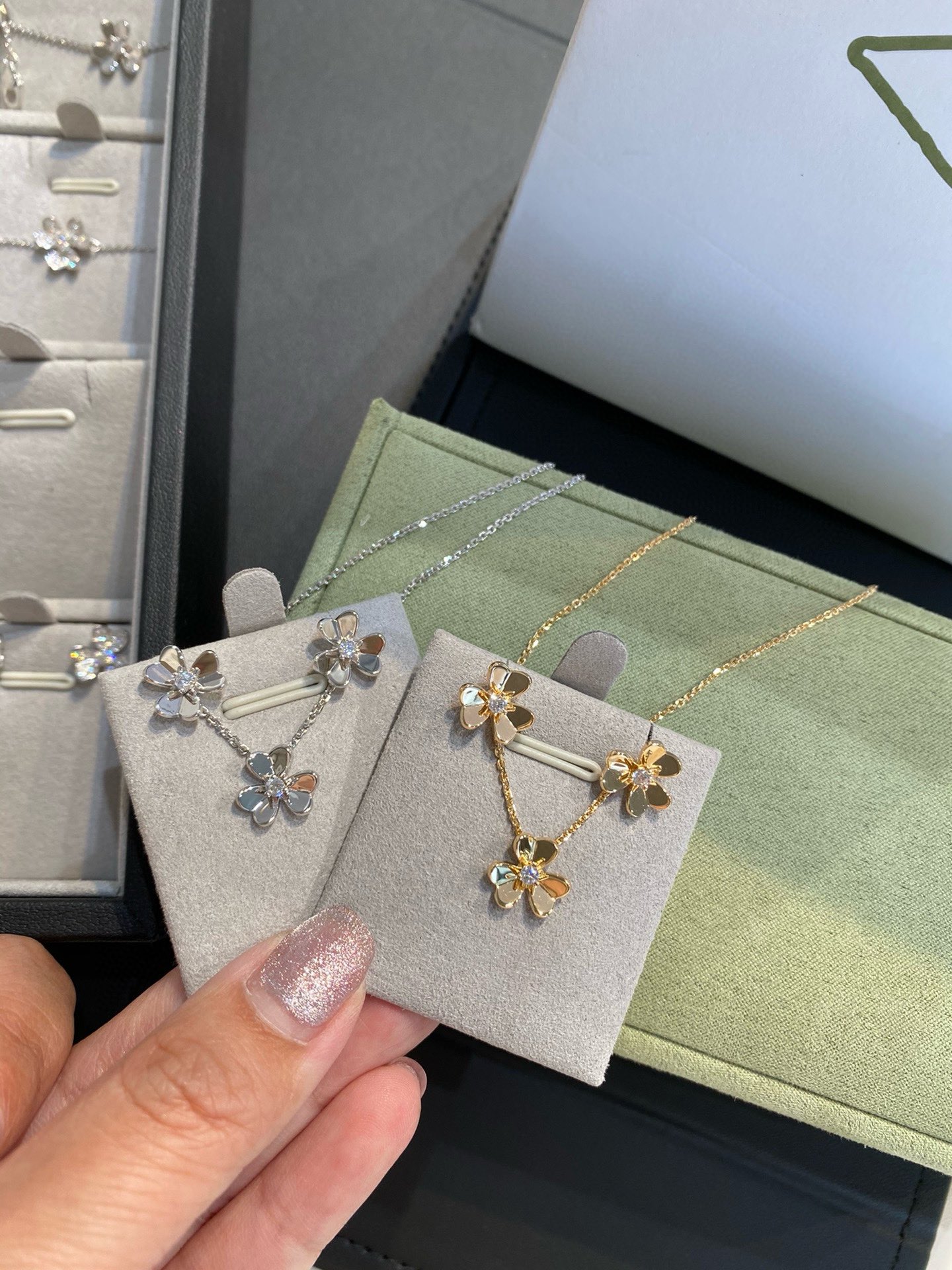 Van Cleef & Arpels vca Frivole吊坠mini项链