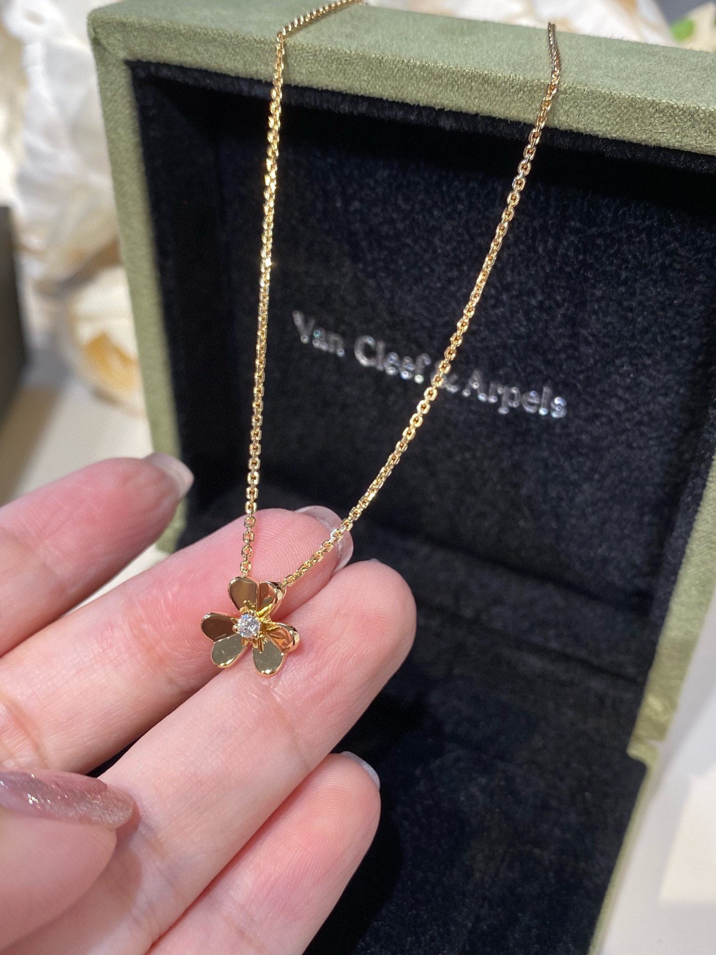 Van Cleef & Arpels vca Frivole吊坠mini项链