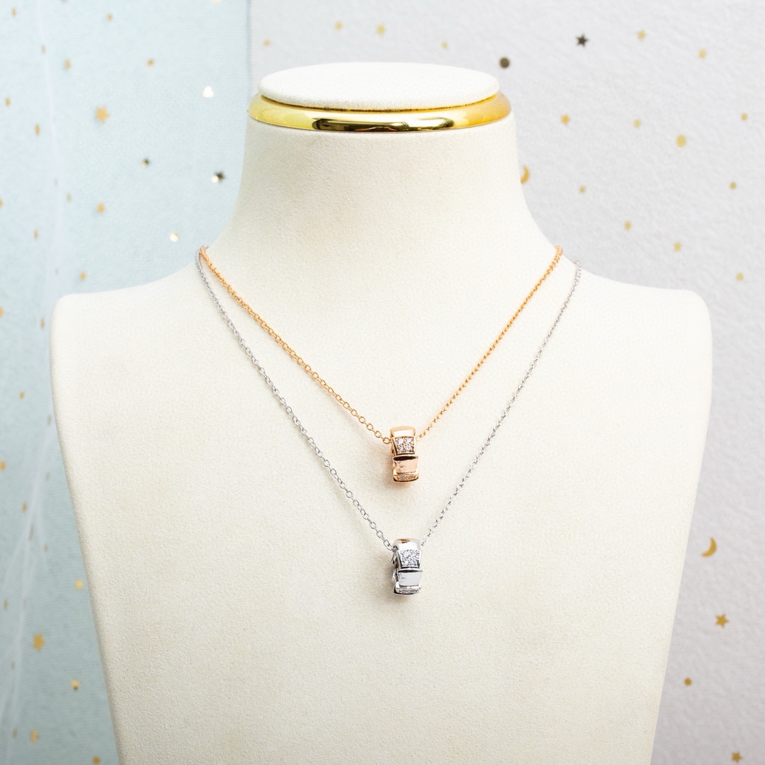 批发价BV镶钻蛇骨项链，设计元素来自蛇在出击之前的盘旋姿态，致命的迷人特性与灵蛇曼妙的姿态融合，颇具诱惑