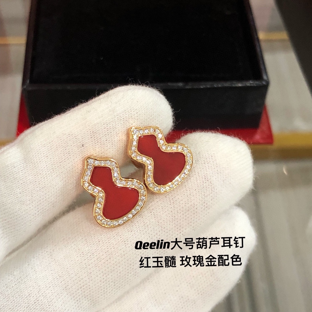 
Qeeli*麒麟满钻红玉髓葫芦耳钉 💖这款耳环我们采用独家材质 钻石全部选用进口施华洛世奇钻 镶嵌方式
