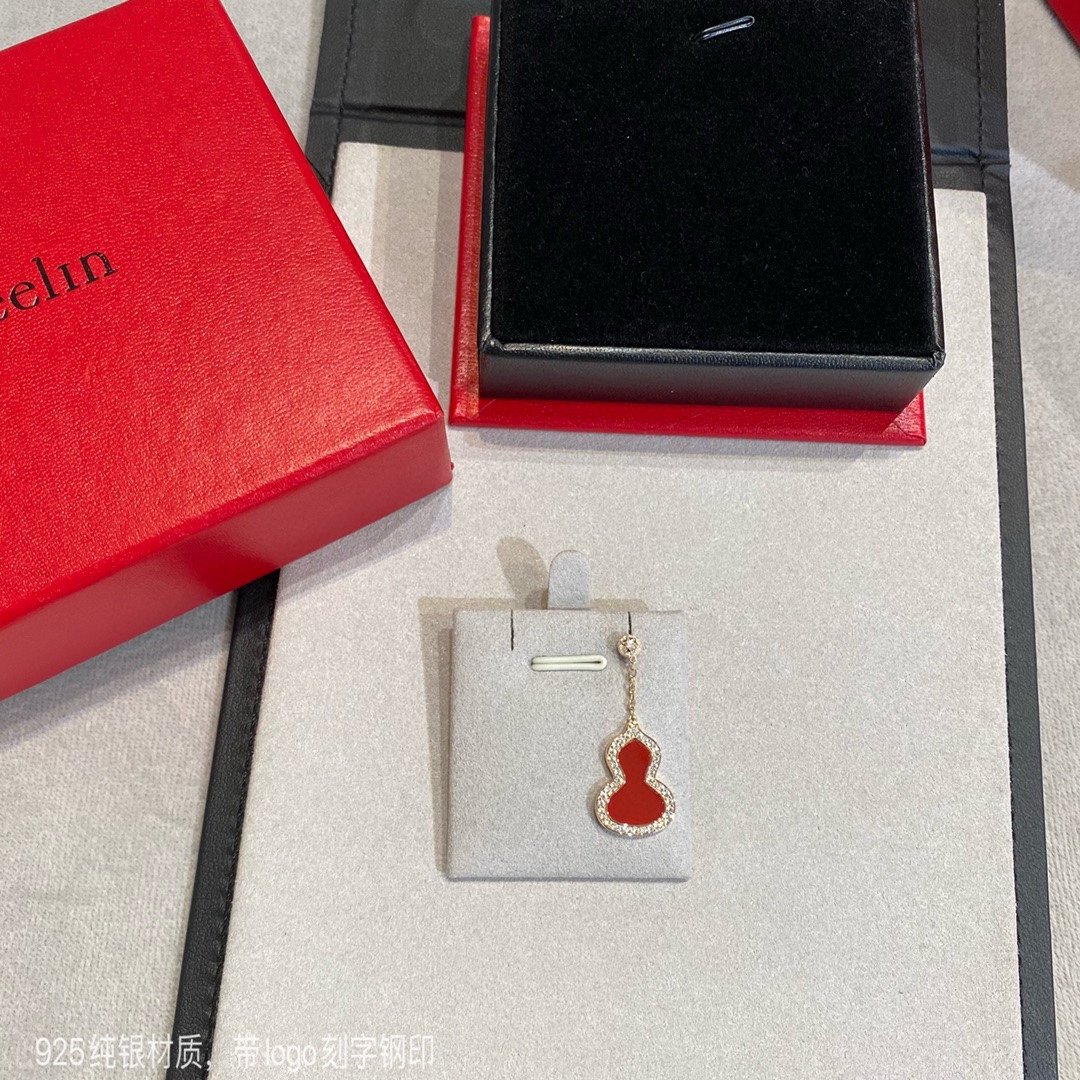 
控制不住自己系列｜Wulu葫芦耳环
不管是葫芦耳钉+耳坠，还是大葫芦+小葫芦，或者是相同大小的葫芦搭配
